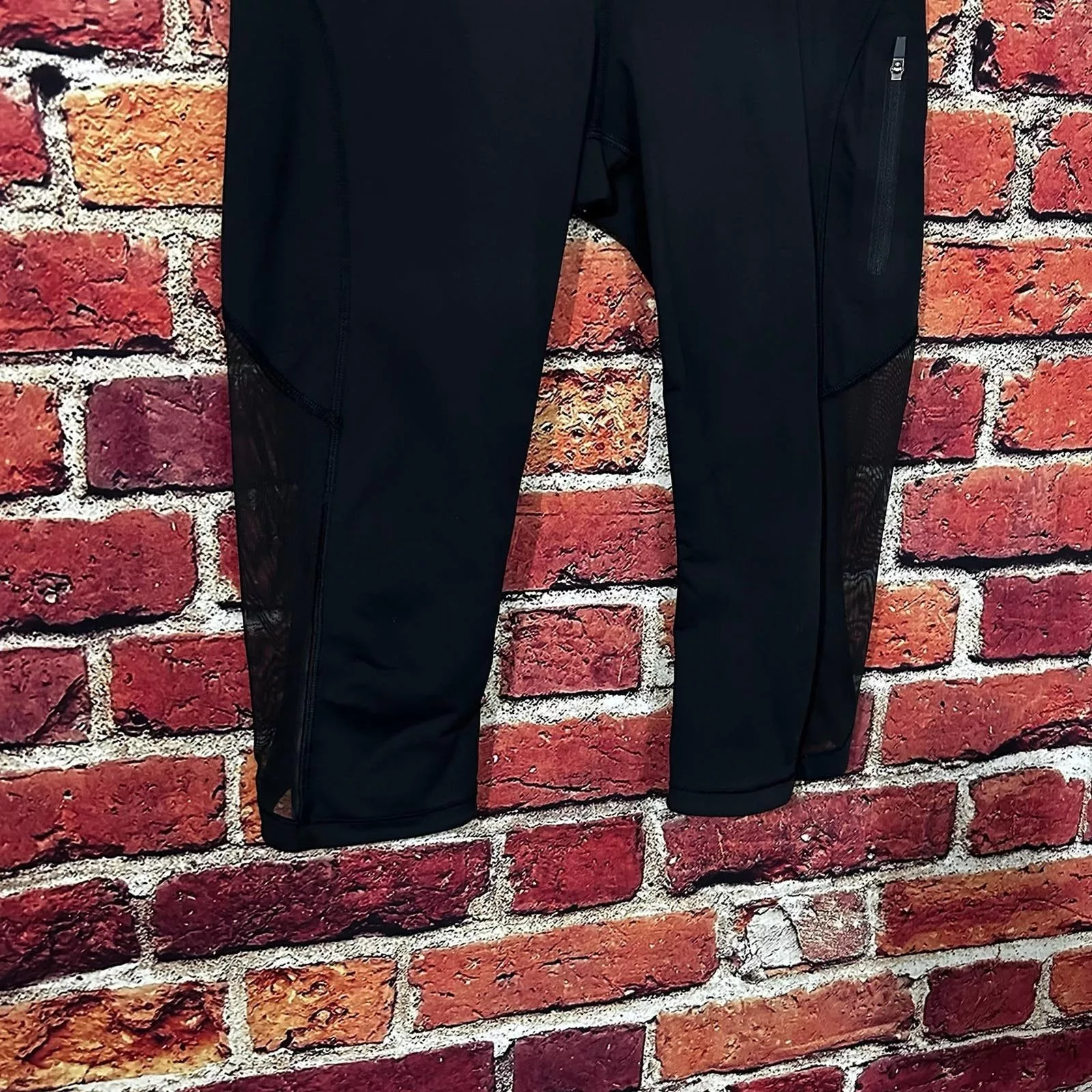 Capri Lululemon Leggings Size 6 Black