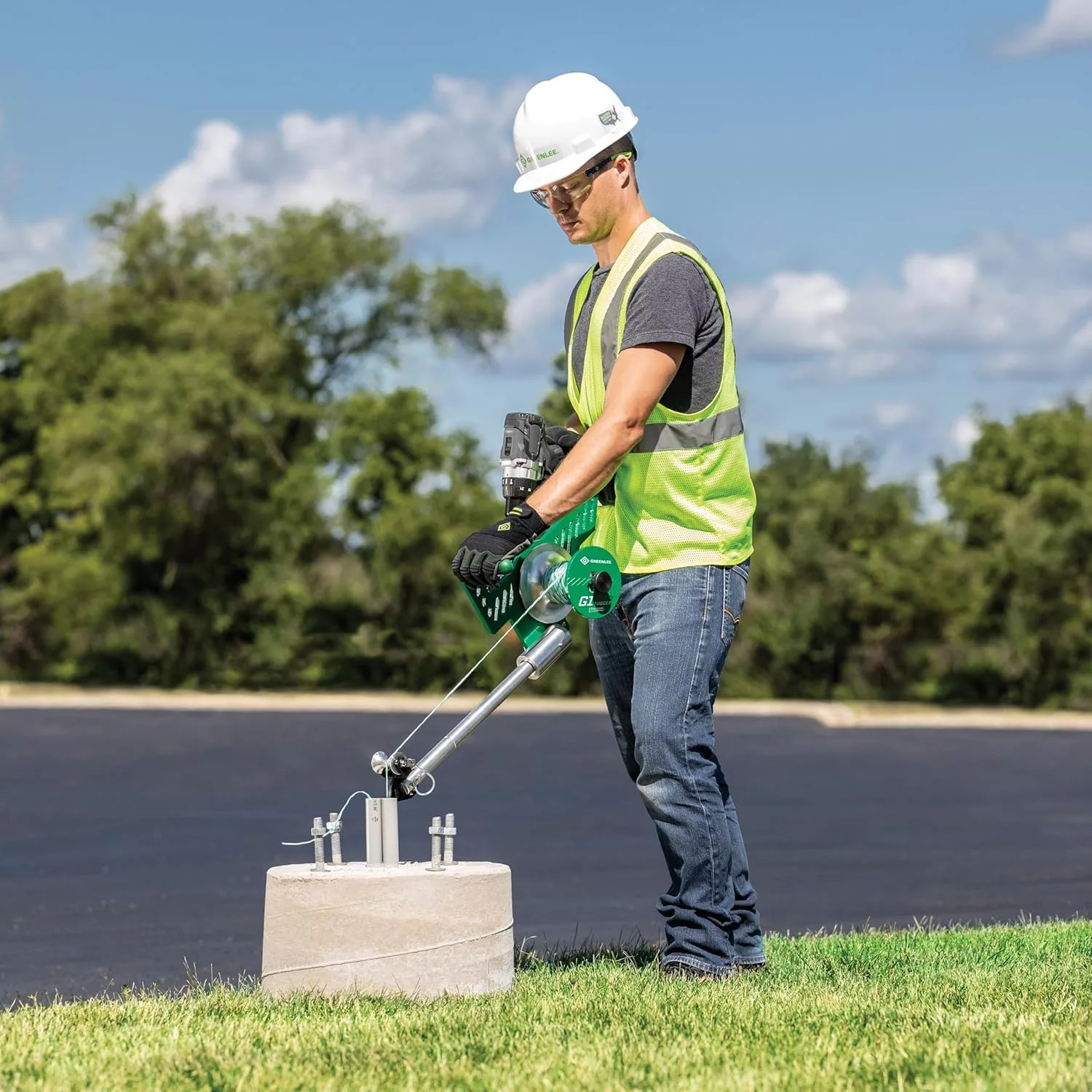 Greenlee G1 Versi-Tugger Handheld 1,000-lb. Electrical Cable Puller, 1/2 - 4""