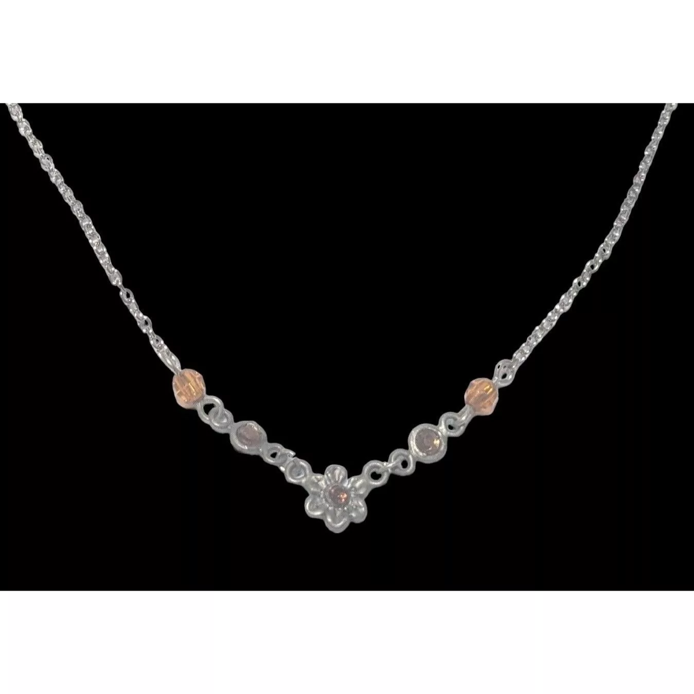 Other Necklaces Other Minimalist Daisy Necklace Silver