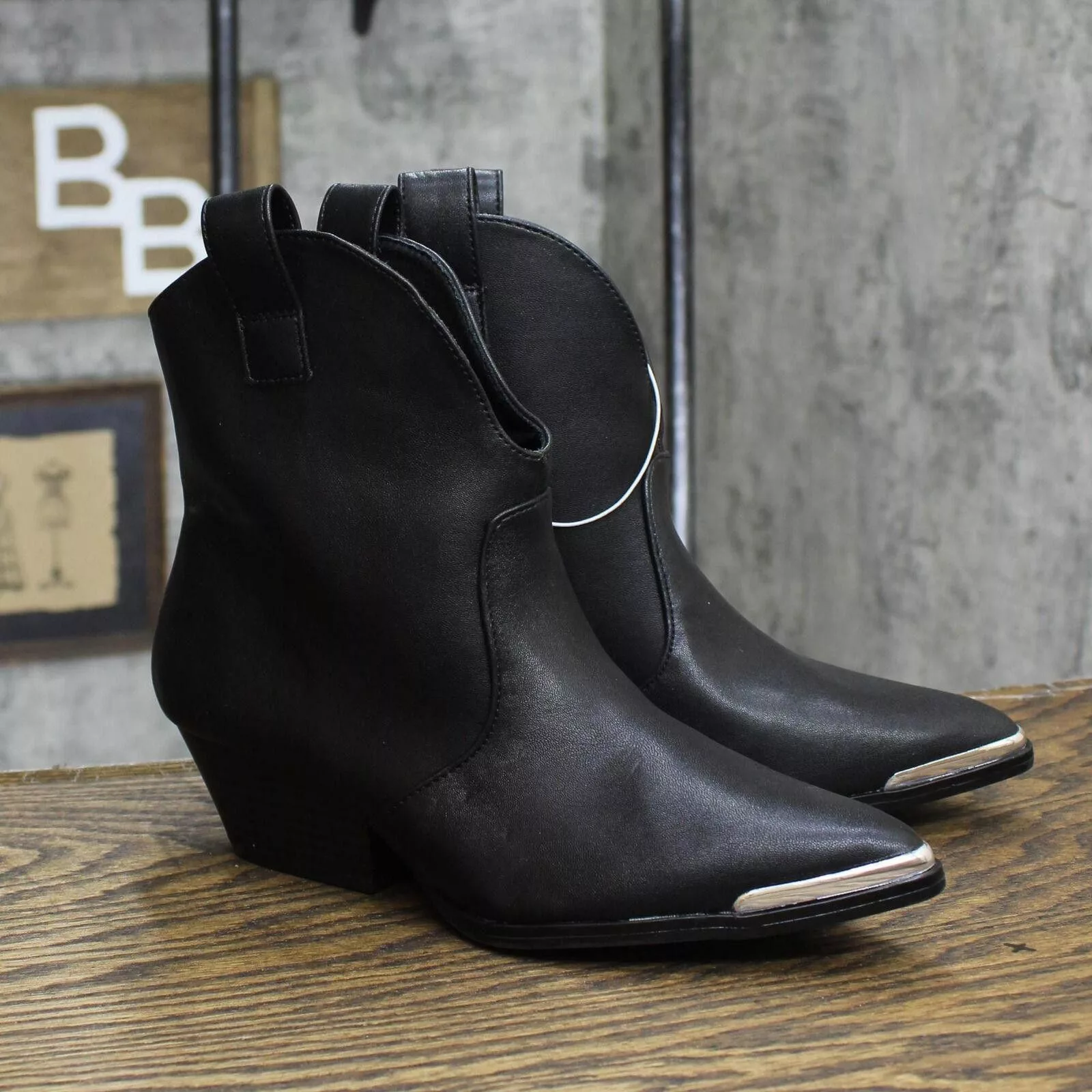 Designer Boots Designer NWT Universal Thread Ankle Boots 88375060 Black 8.5M 8.5 M