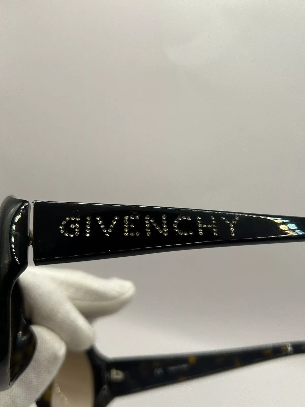 Givenchy Sunglasses SGV616S Black