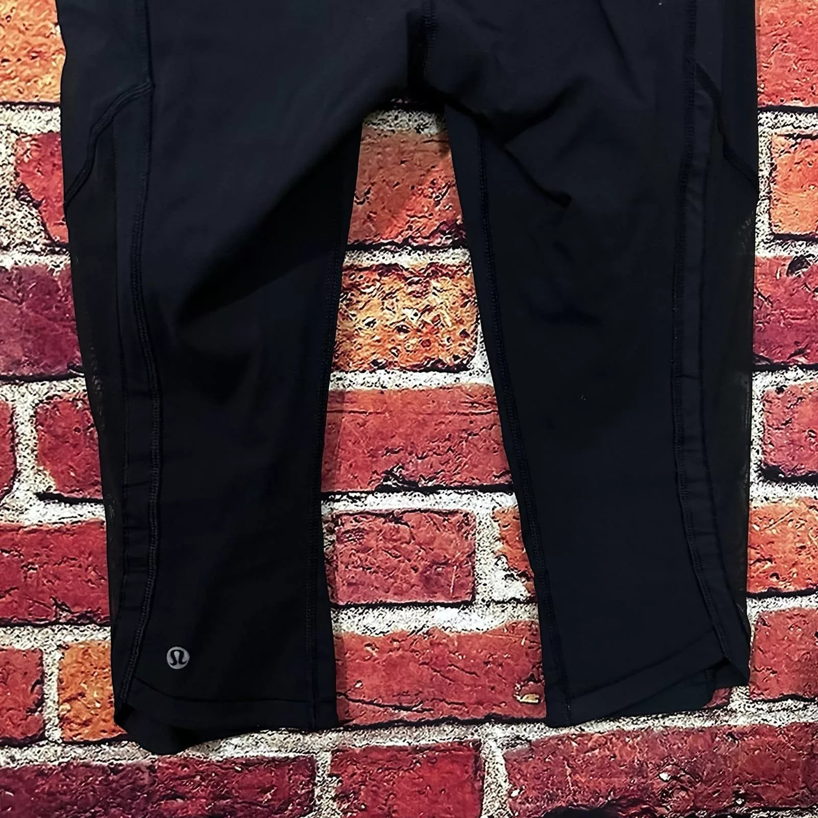 Capri Lululemon Leggings Size 6 Black