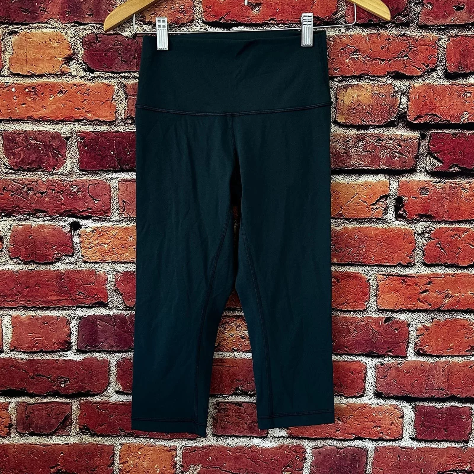 Cropped Lululemon Leggings size 4 Blue