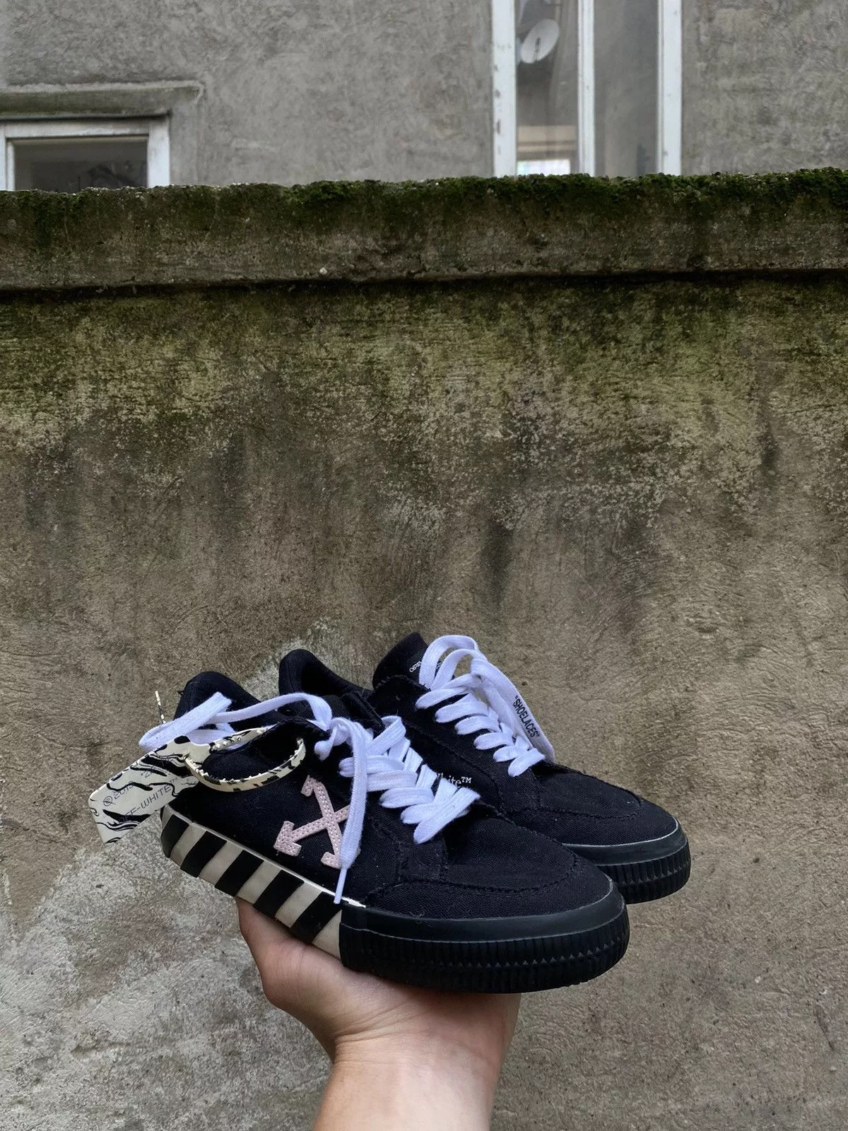Off-White Low Top Sneakers Off-White Low Sneakers Black