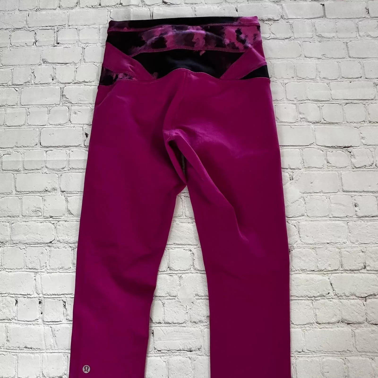 Reversible Lululemon Leggings size 6 Pink