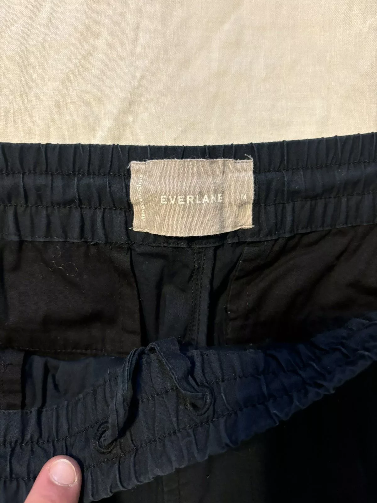 Everlane Casual Pants Black Drawstring Casual Everlane Pants - Size M (32x32)