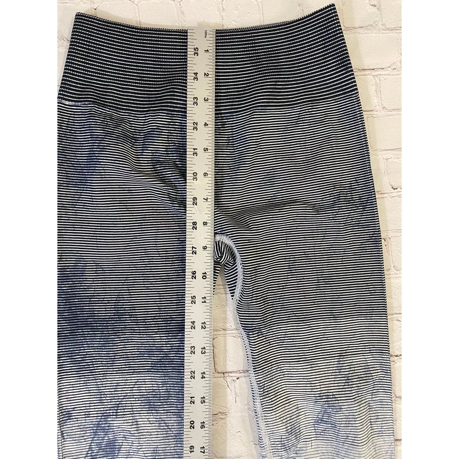 lululemon leggings size 4 Gray