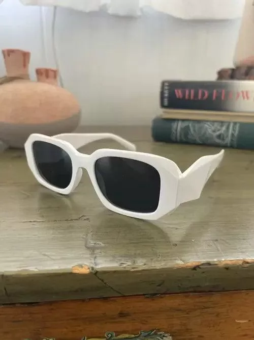 Vintage Sunglasses Vintage Poly 3D Sunglasses White