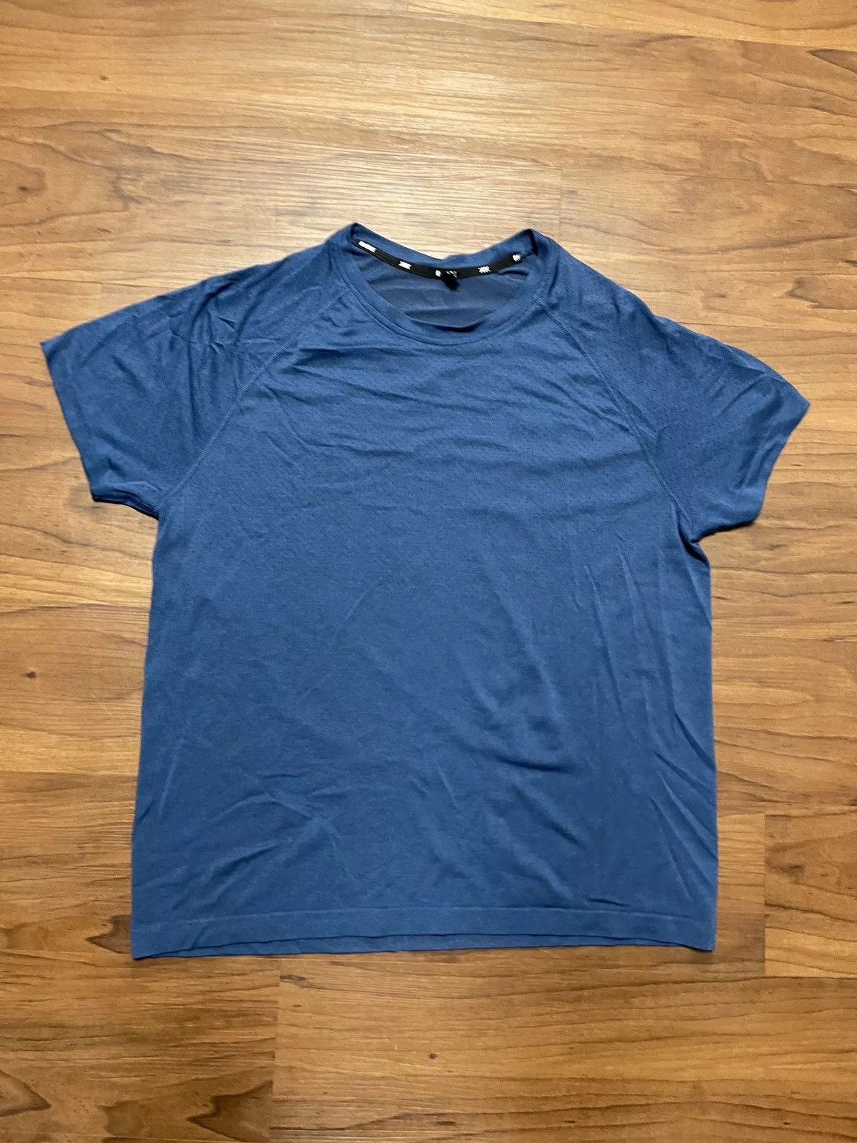 Rhone Short Sleeve T Shirts Rhone workout shirt size large Blue