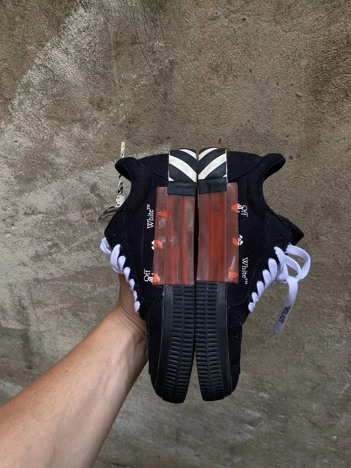 Off-White Low Top Sneakers Off-White Low Sneakers Black