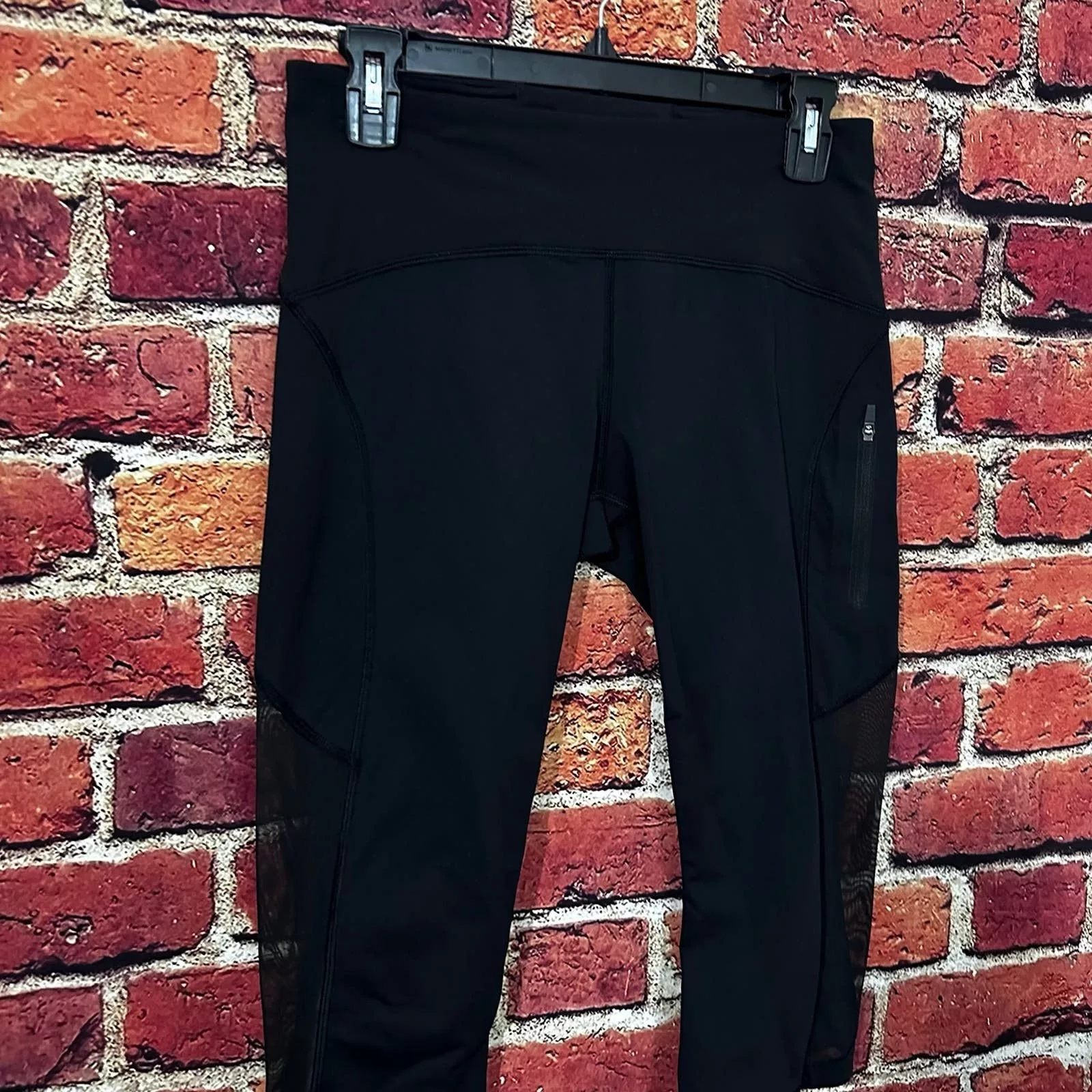 Capri Lululemon Leggings Size 6 Black