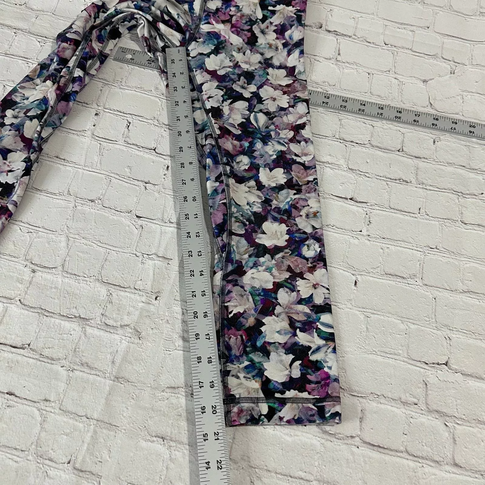 lululemon leggings size 4 Multi