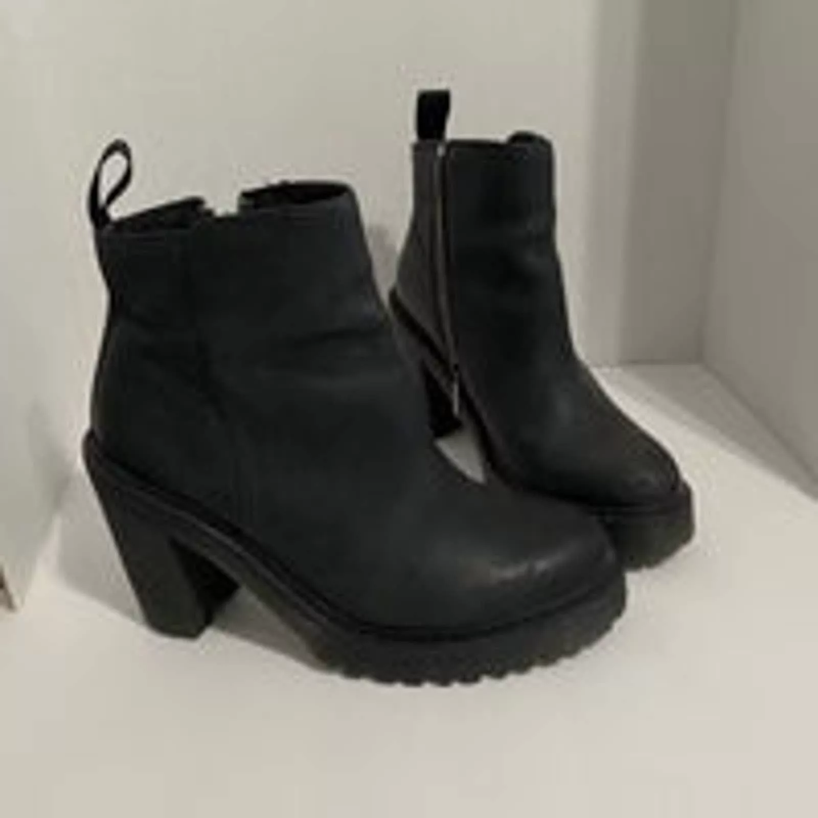 Dr. Martens Boots Dr. Martens Dr.Martens Magdalena Women’s Leather Heeled Chelsea Boots Black