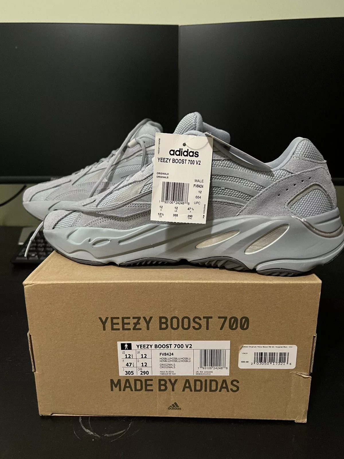 Yeezy Low Top Sneakers Adidas Yeezy Boost 700 V2 Hospital Blue