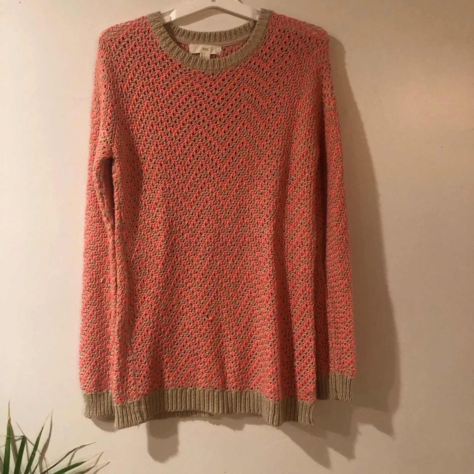 NBDN Nobrandedon Blouses NBDN Nobrandedon Vintage XXI knitted sweater pink and cream.