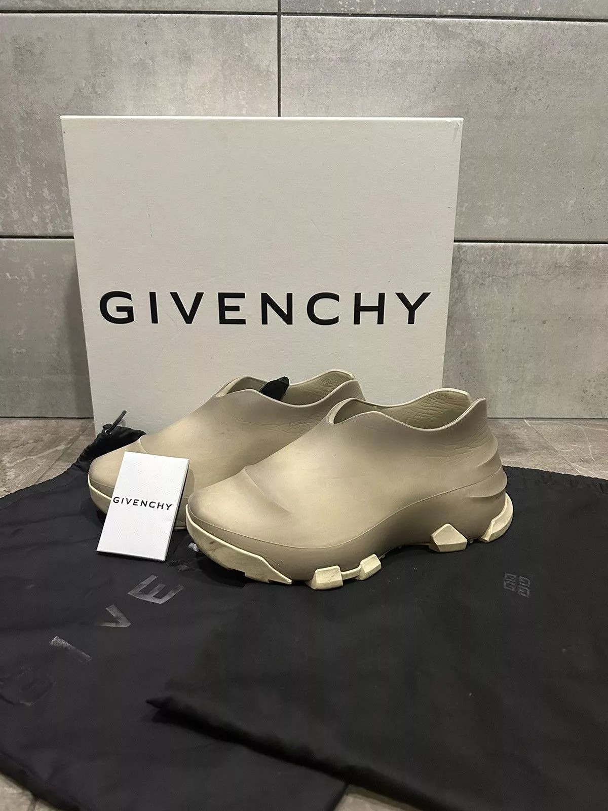 Givenchy Boots Givenchy monumental Beige