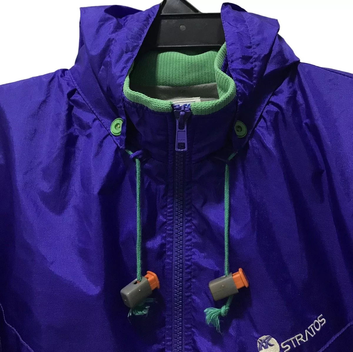 Asics Light Jackets ASICS STRATOS JACKET HOODIE Purple