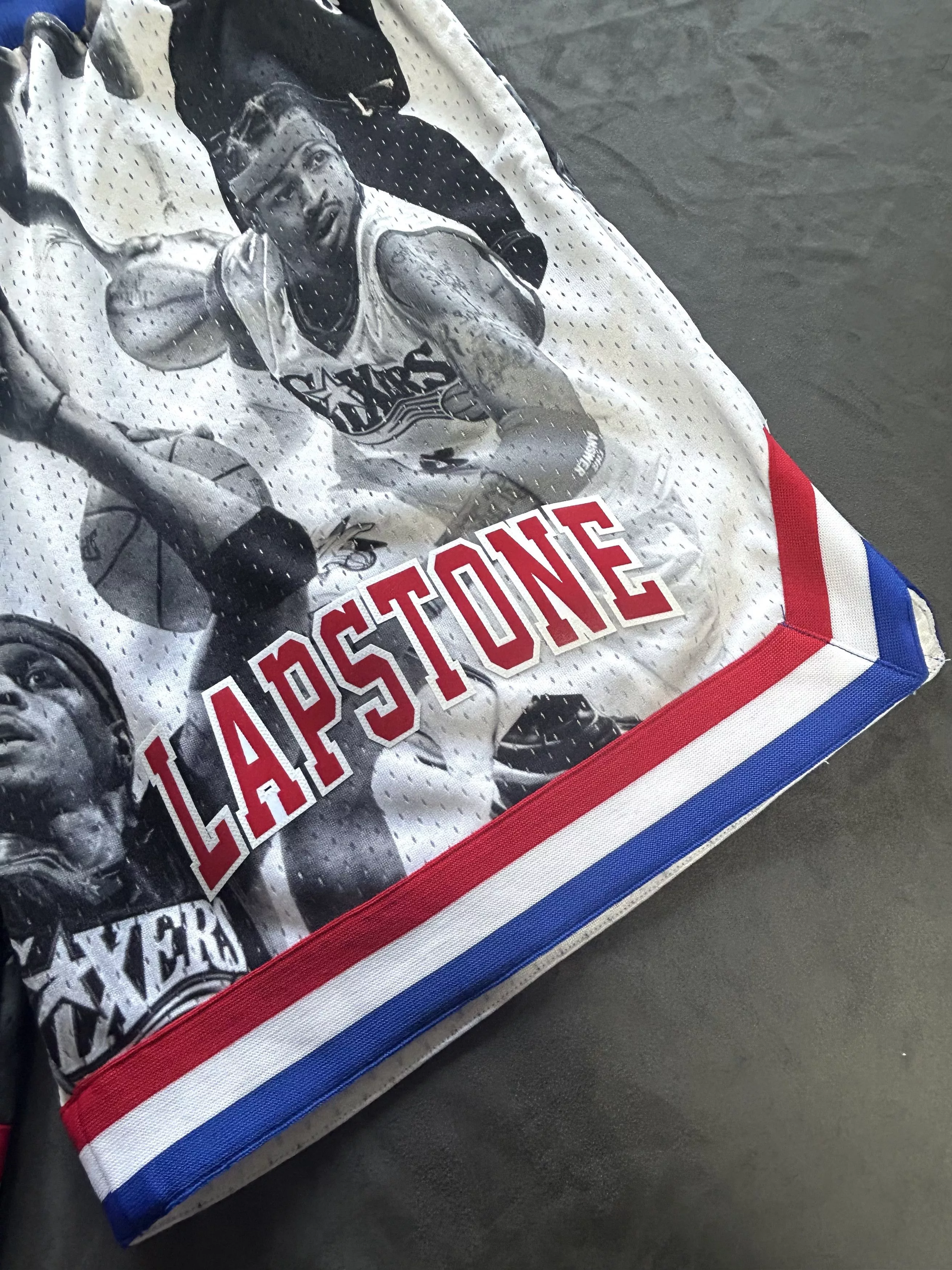 Mitchell & Ness Shorts Mitchell & Ness Rare Lapstone Mitchell Ness Icon Collage 76ers Shorts XL White Streetwear