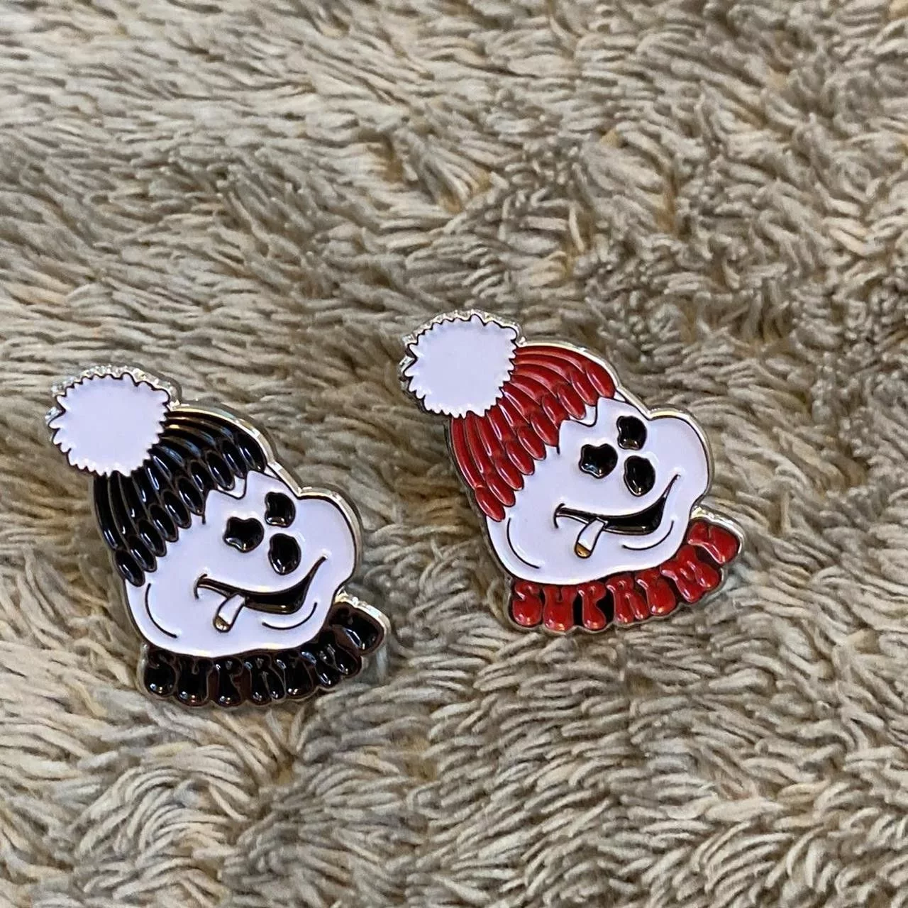 Supreme Supreme Supreme Snowman Pin Set Black