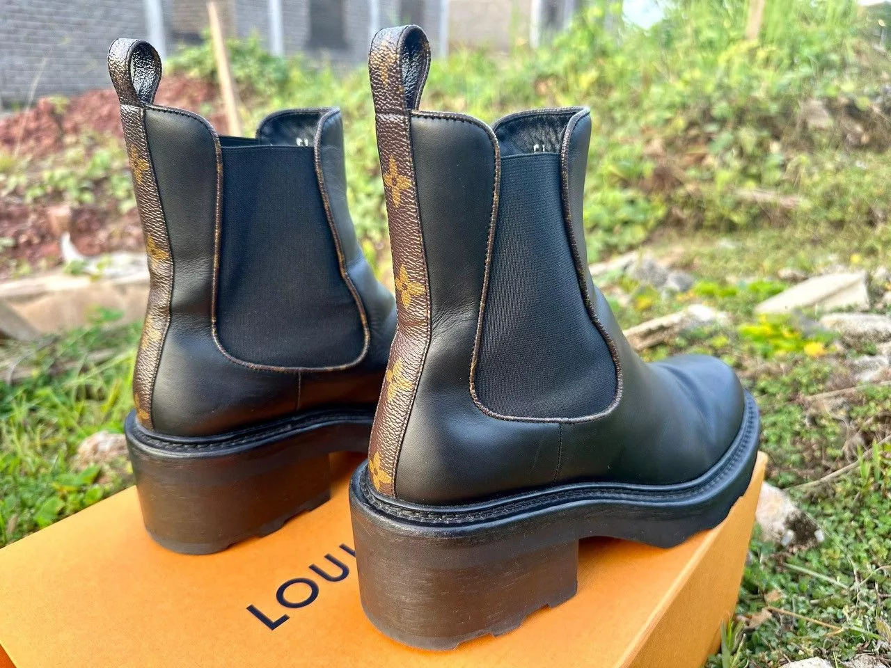Louis Vuitton Boots Authentic Louis Vuitton Beauborg Ankle Boots Size 39 Black