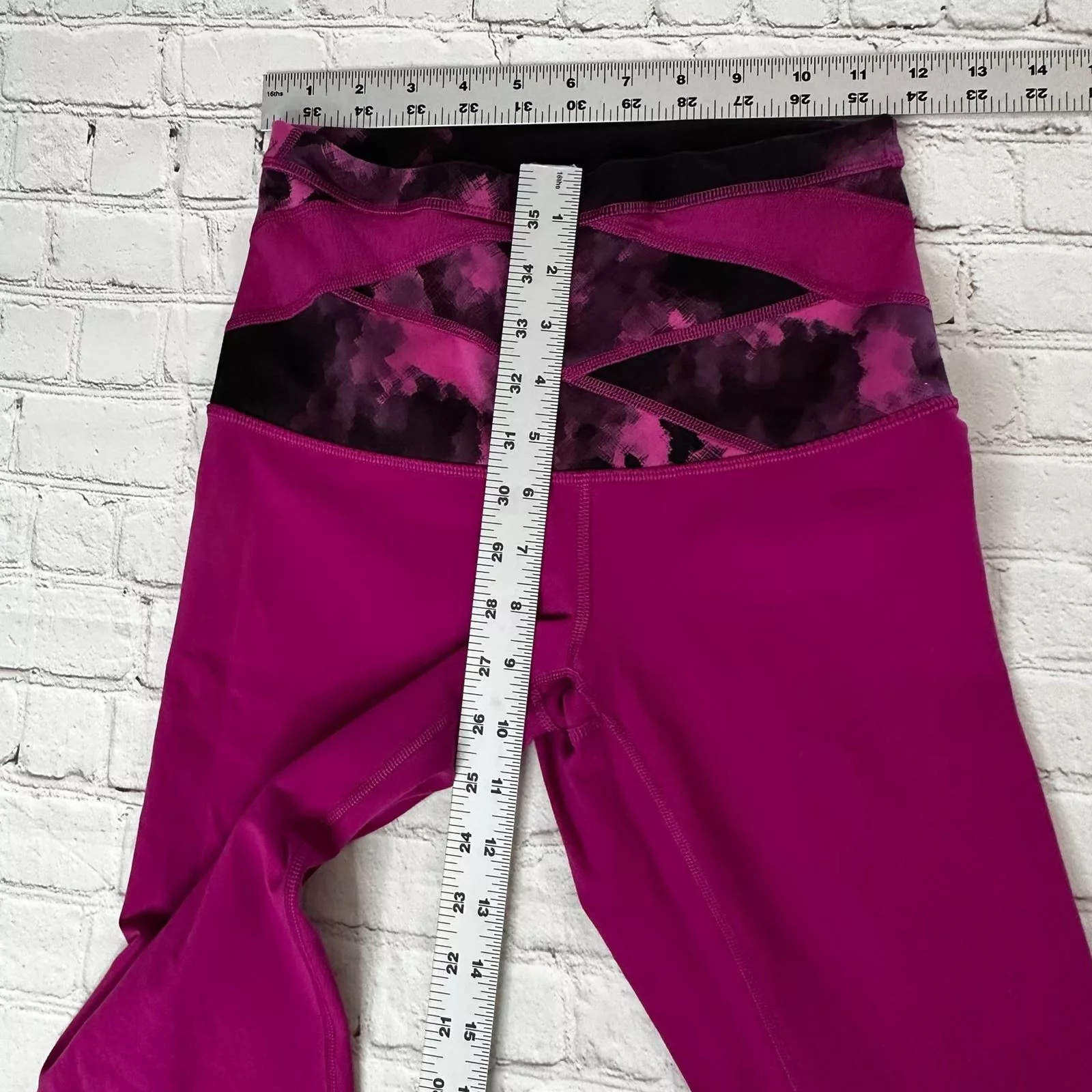 Reversible Lululemon Leggings size 6 Pink