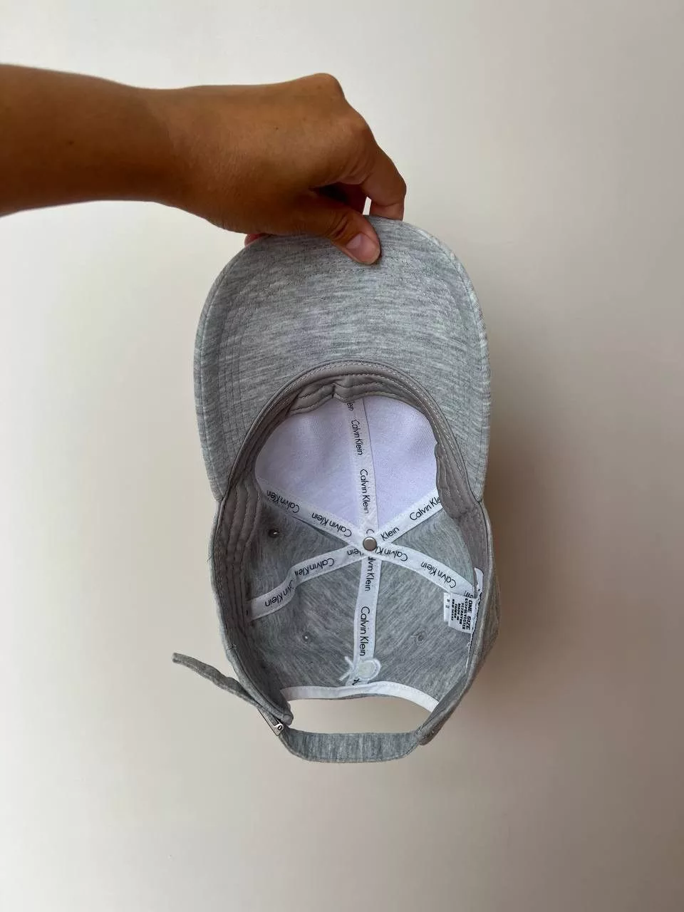 Calvin Klein Glasses Calvin Klein cap Gray