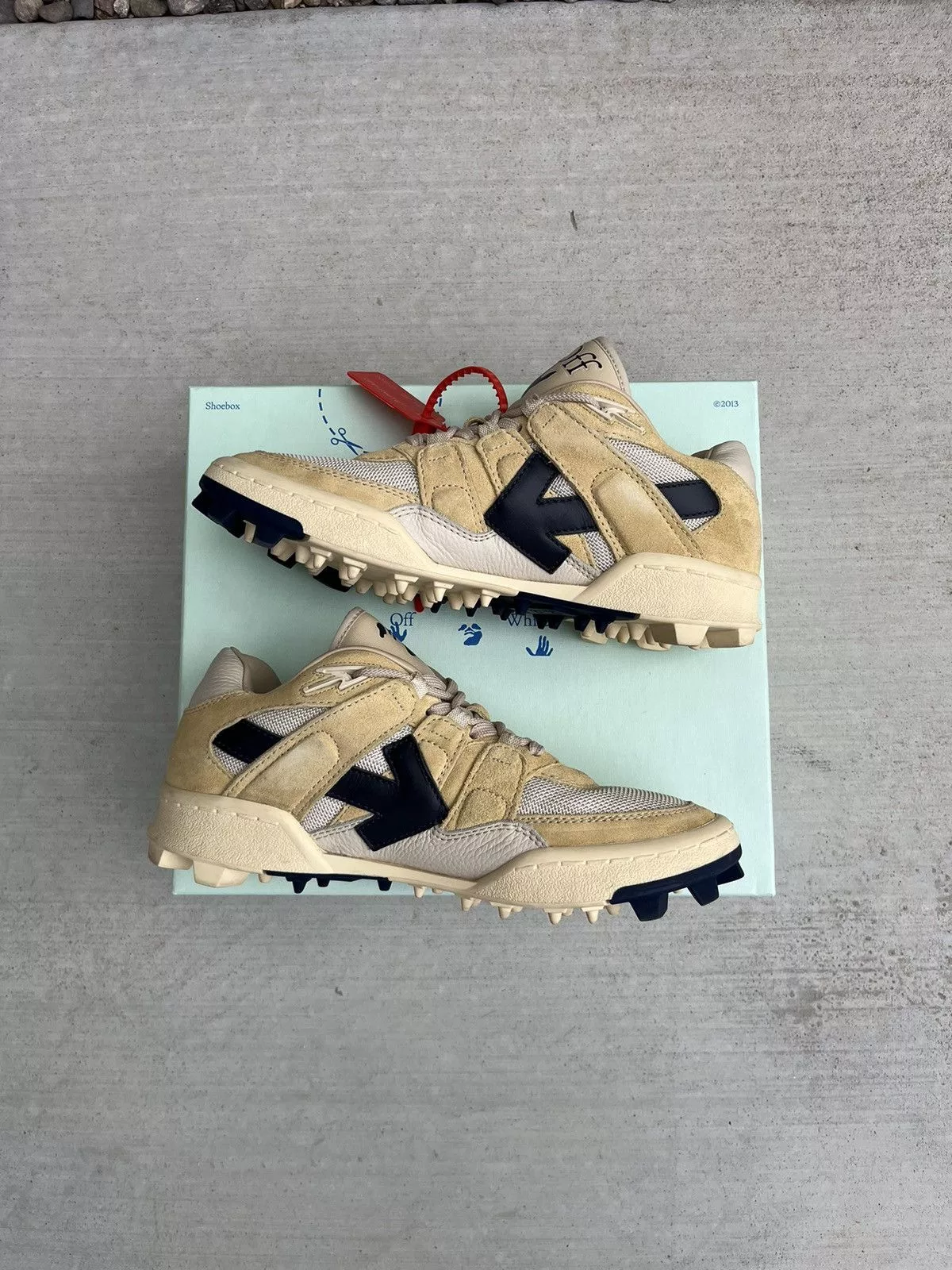 Off-White Low Top Sneakers Off-White Mountain Cleat ‘Beige’
