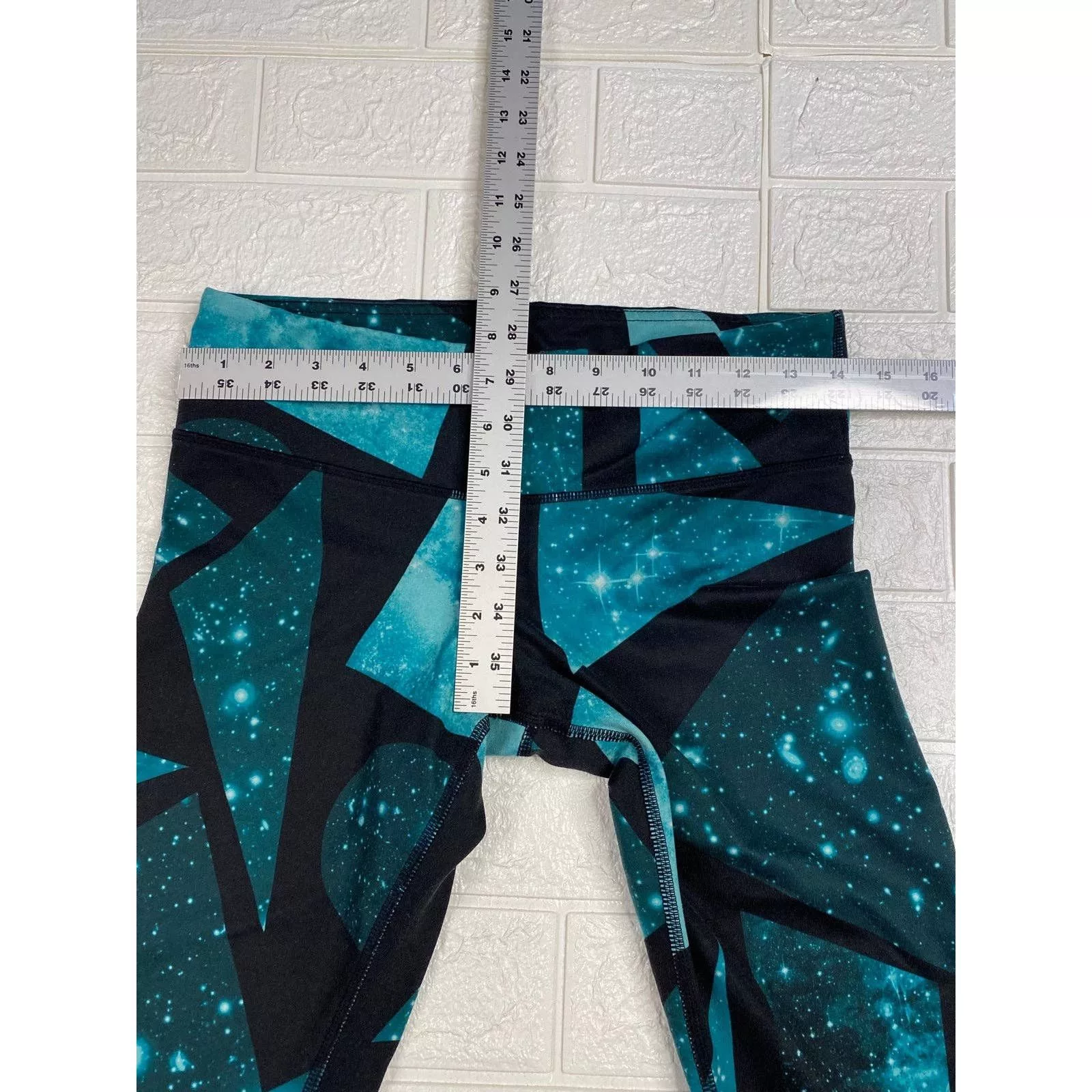 Alo Leggings size small Green