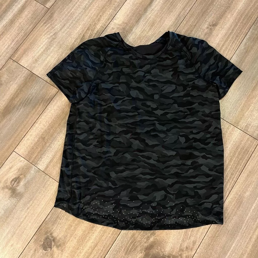 Lululemon Blouses Lululemon Camo Athletic Workout Top Women 8 Bin K-18 Black
