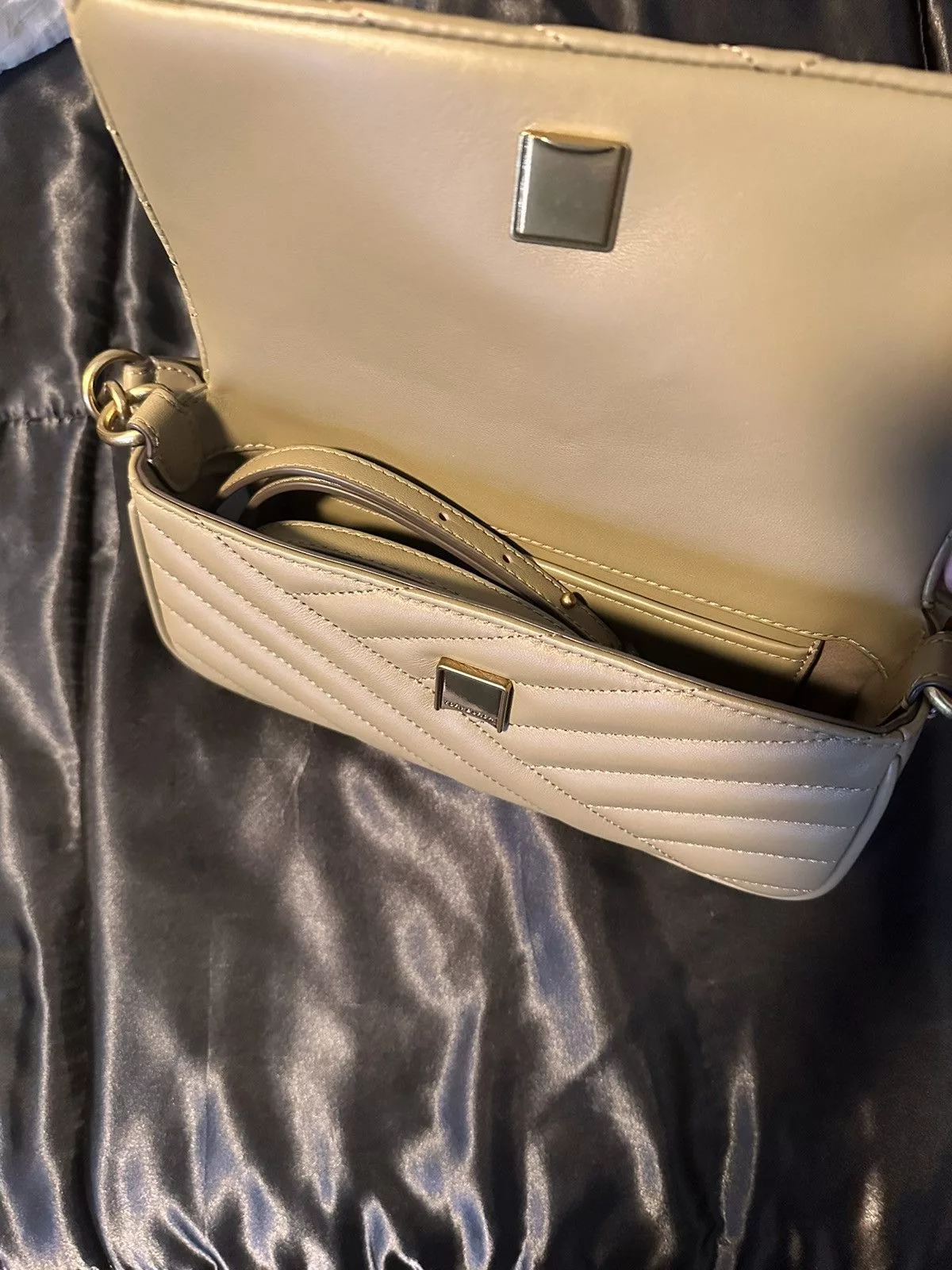 Tory Burch Shoulder Bags Tory Burch Purse Beige