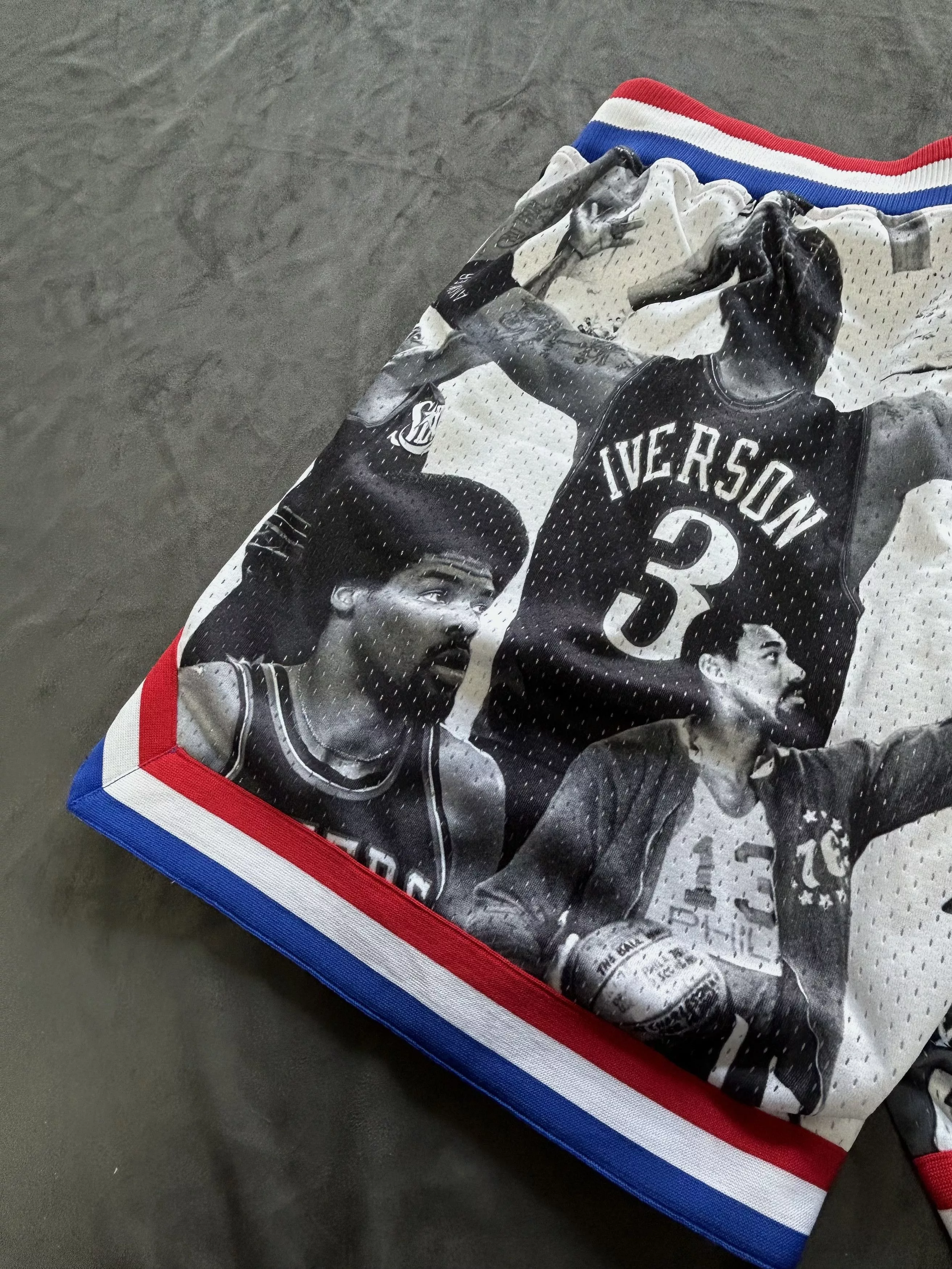 Mitchell & Ness Shorts Mitchell & Ness Rare Lapstone Mitchell Ness Icon Collage 76ers Shorts XL White Streetwear