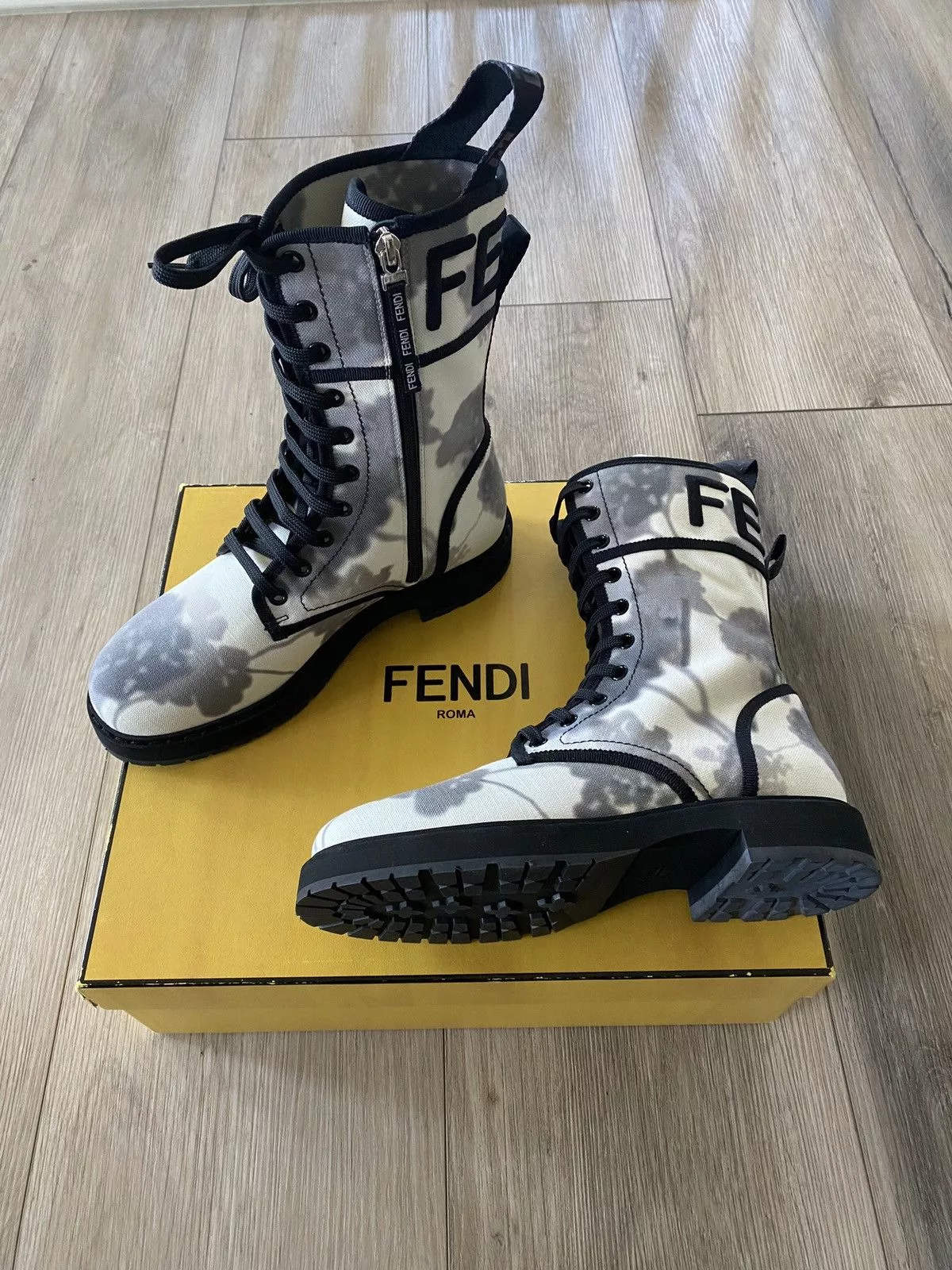 Fendi Boots Authentic Fendi biker boots Black