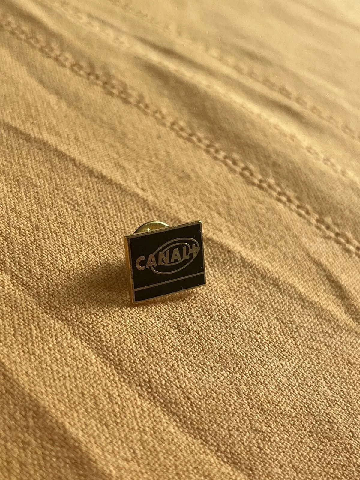 Vintage Miscellaneous Canal plus vintage pin Gold