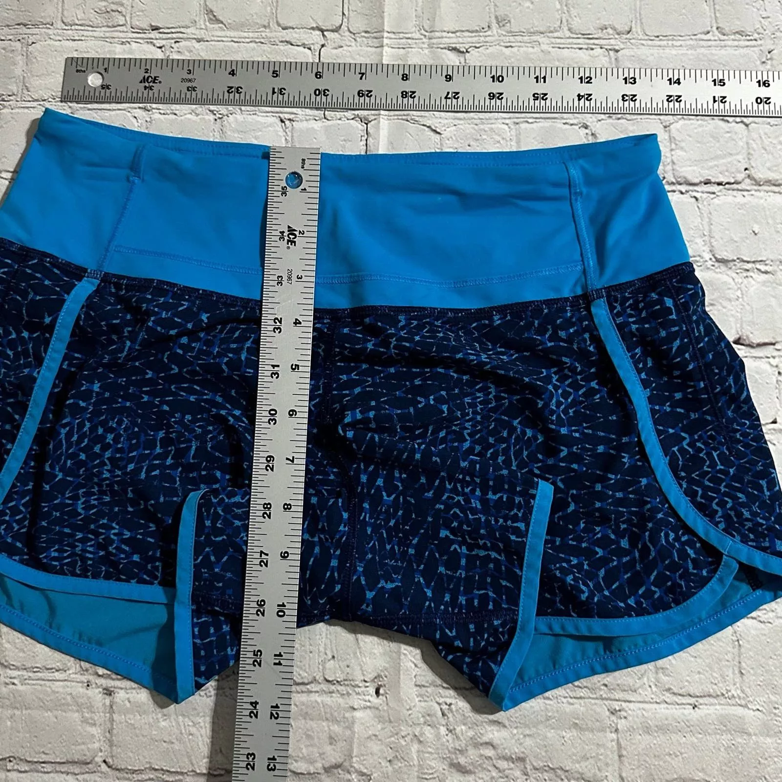 lululemon shorts size 4 Blue