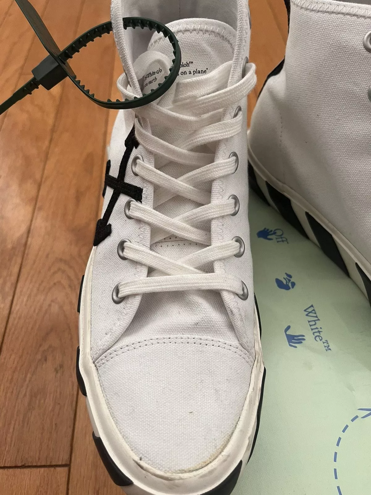 Off-White Hi Top Sneakers Off-White Vulc Mid Canvas