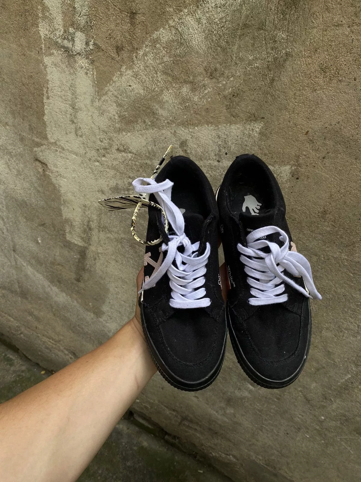 Off-White Low Top Sneakers Off-White Low Sneakers Black