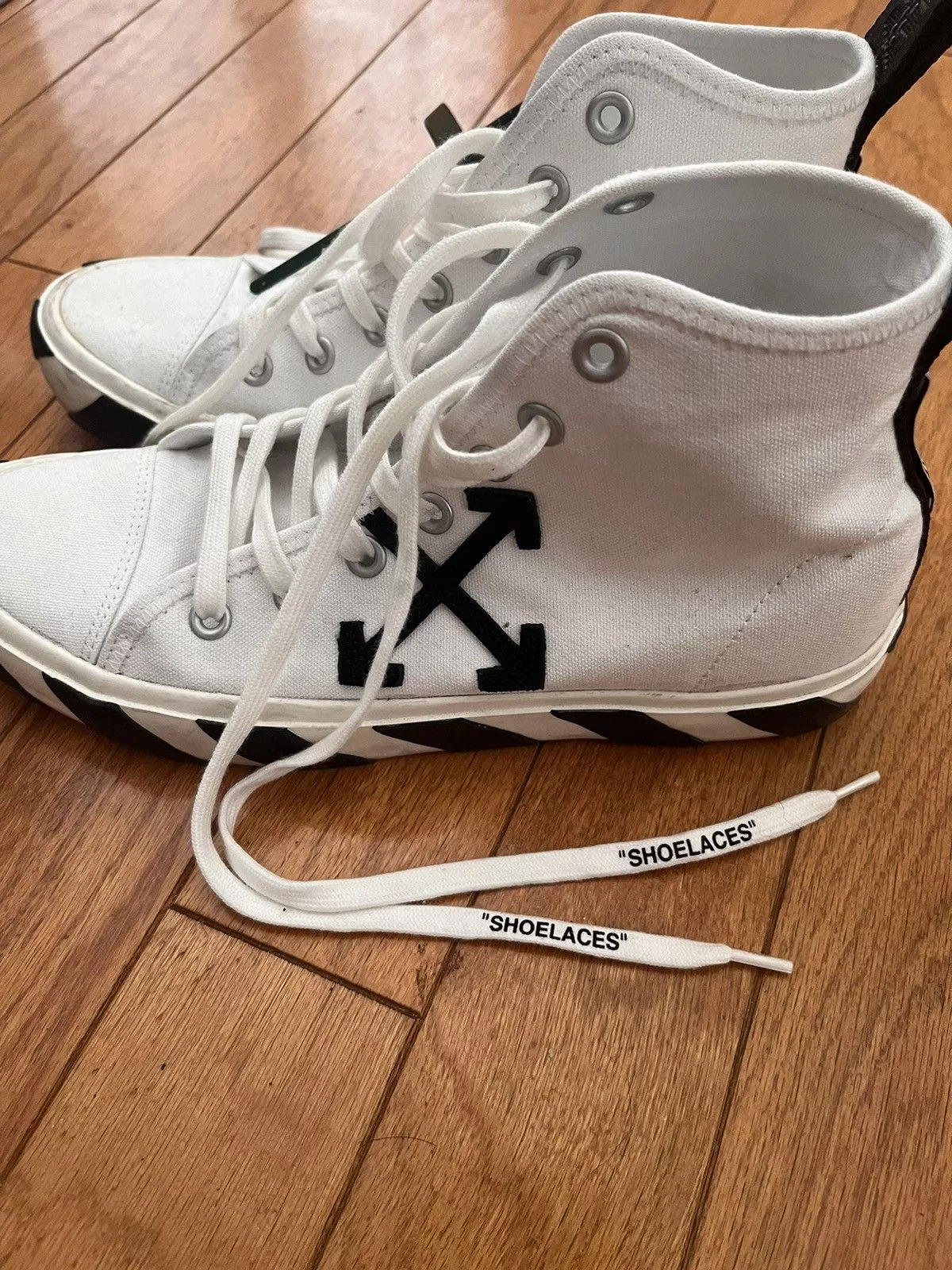 Off-White Hi Top Sneakers Off-White Vulc Mid Canvas