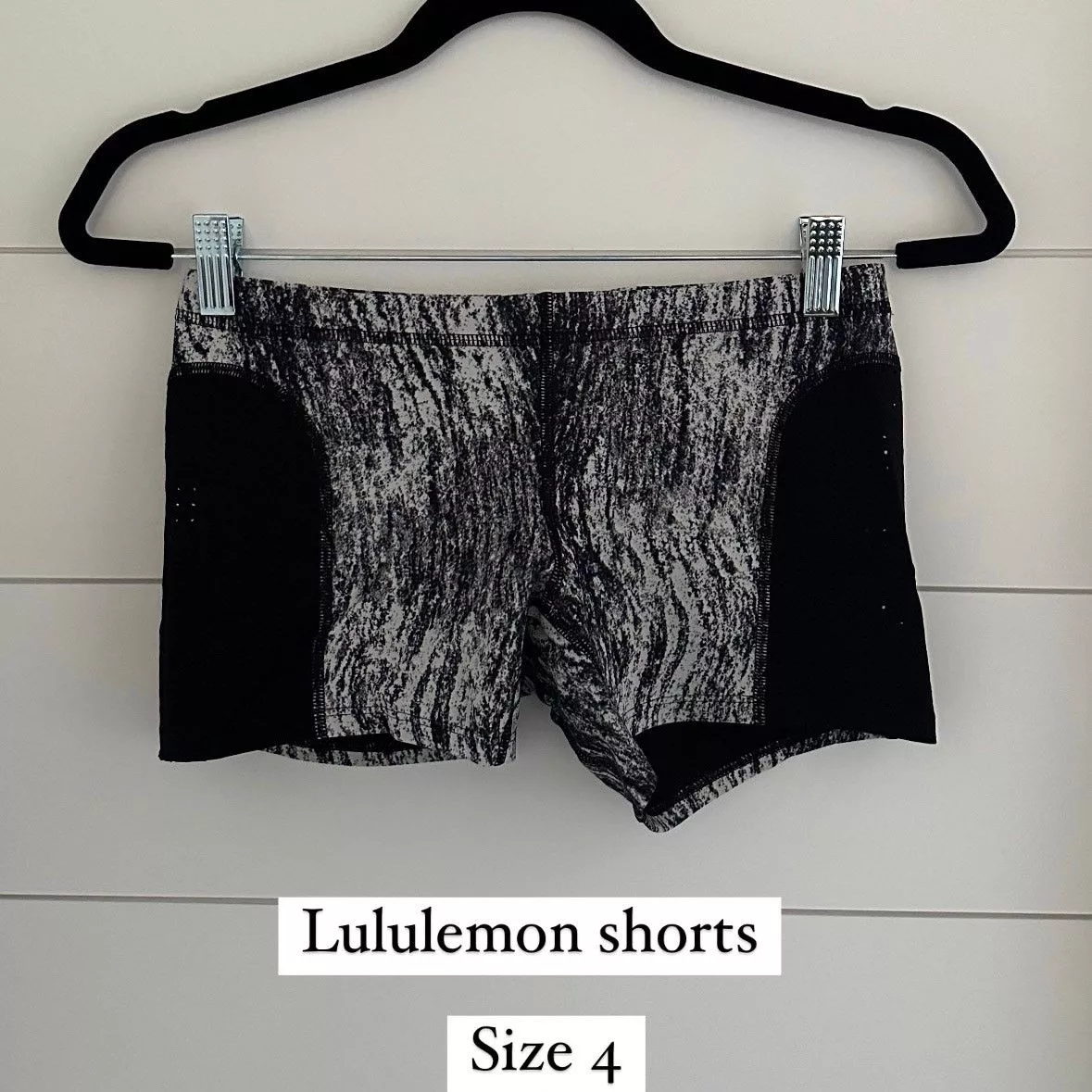 Lululemon Shorts Lululemon Water Sweat 2 Swim Short, Texture Twist - size 4 Black