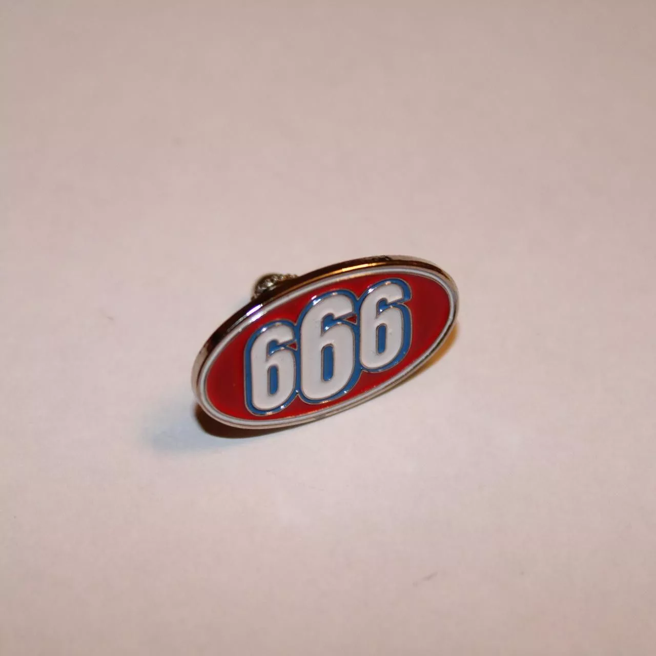 Supreme Supreme Supreme 666 Oval Pin Keychain Set Red