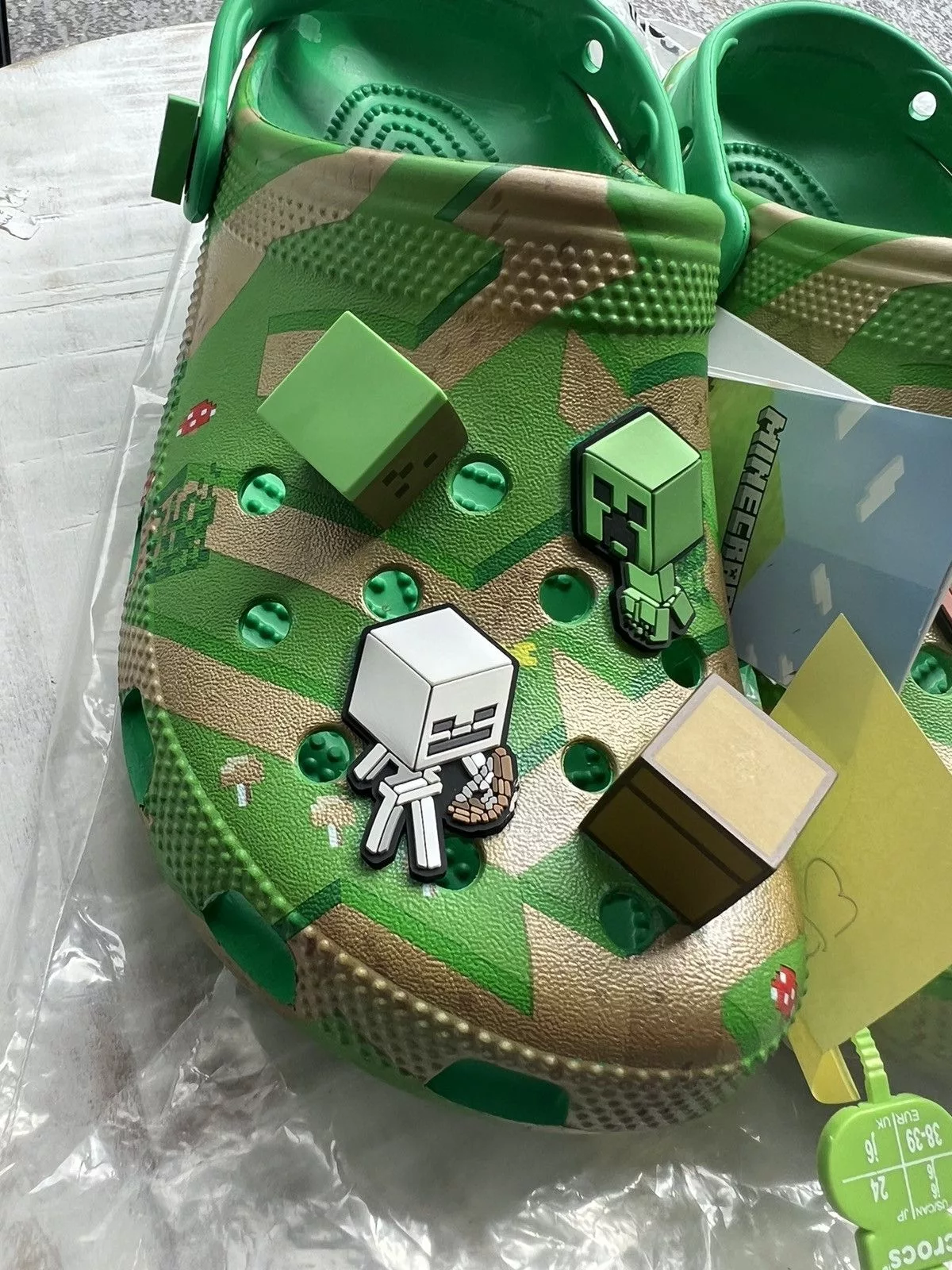 Crocs Slip Ons Crocs Minecraft Grass Green size 6