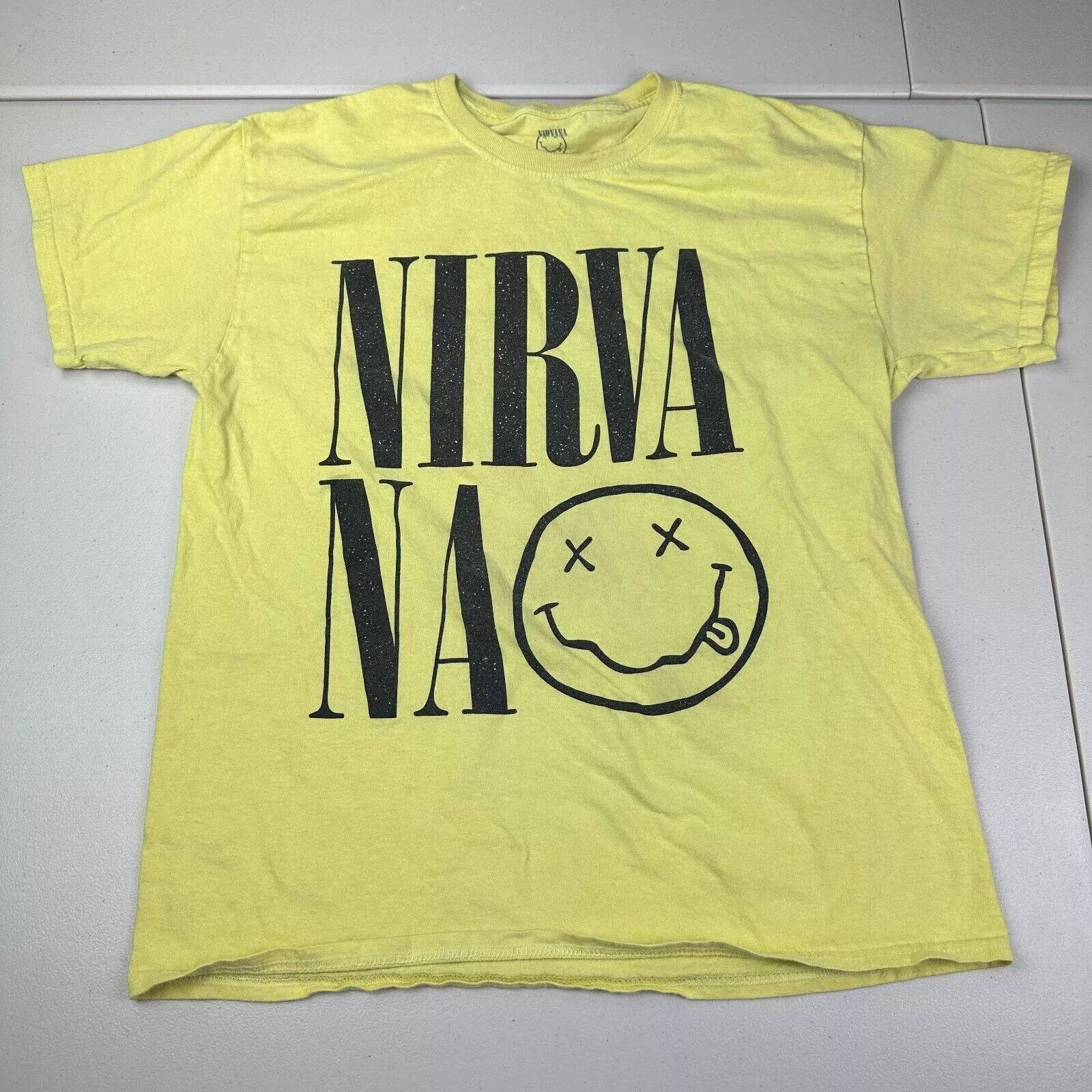 Nirvana Short Sleeve T Shirts Nirvana Retro Graphic T-shirt Men Adult Music Band Tee Yellow