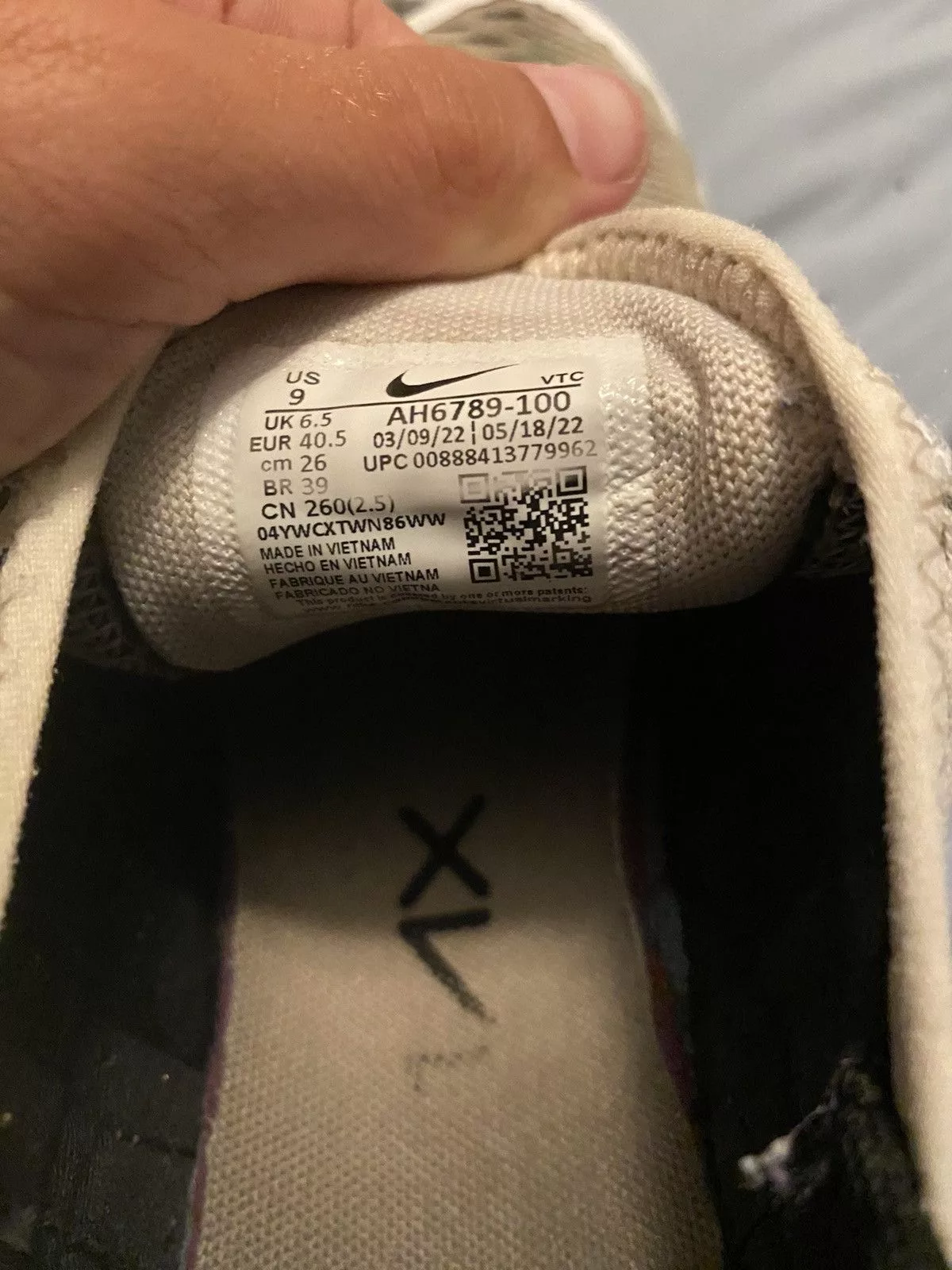 Nike Low Top Sneakers Nike air max 27c Gray