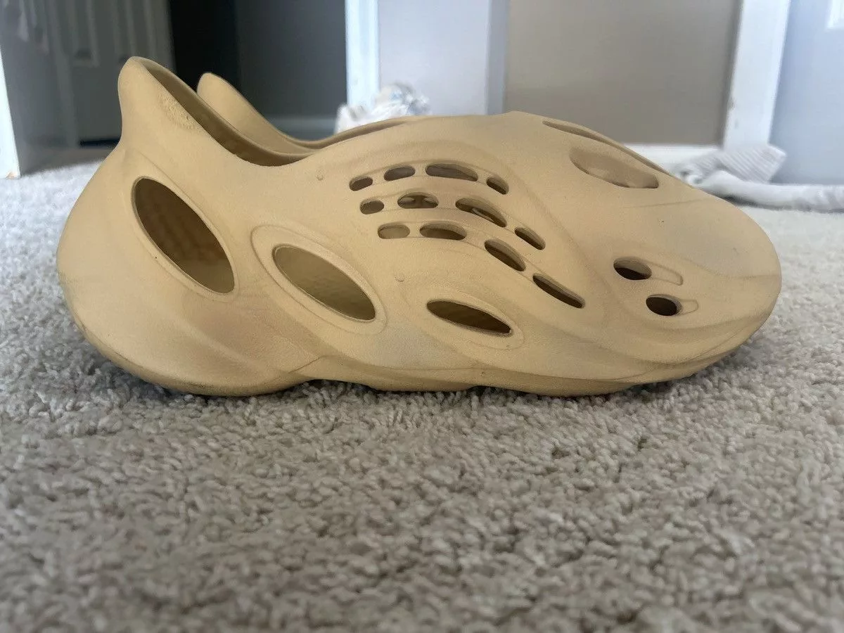 Adidas Slip Ons Adidas × Kanye West Yeezy foam rnr desert sand Beige