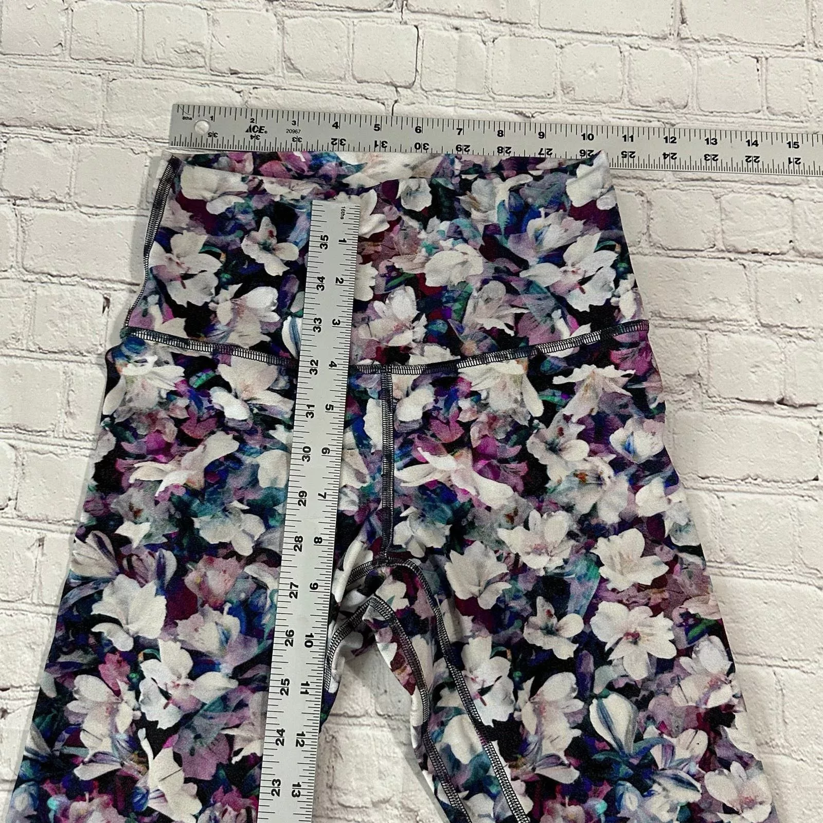 lululemon leggings size 4 Multi