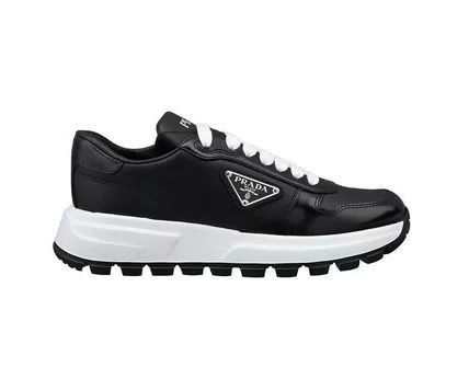 Prada Low Top Sneakers Prada o1srvl11e0624 Sneakers in Black