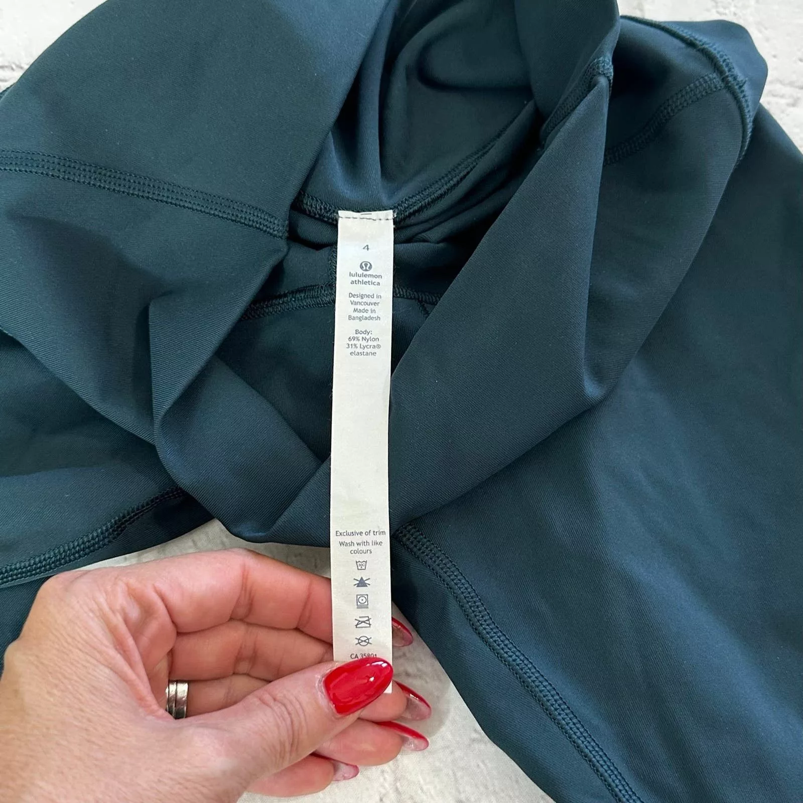 Cropped Lululemon Leggings size 4 Blue