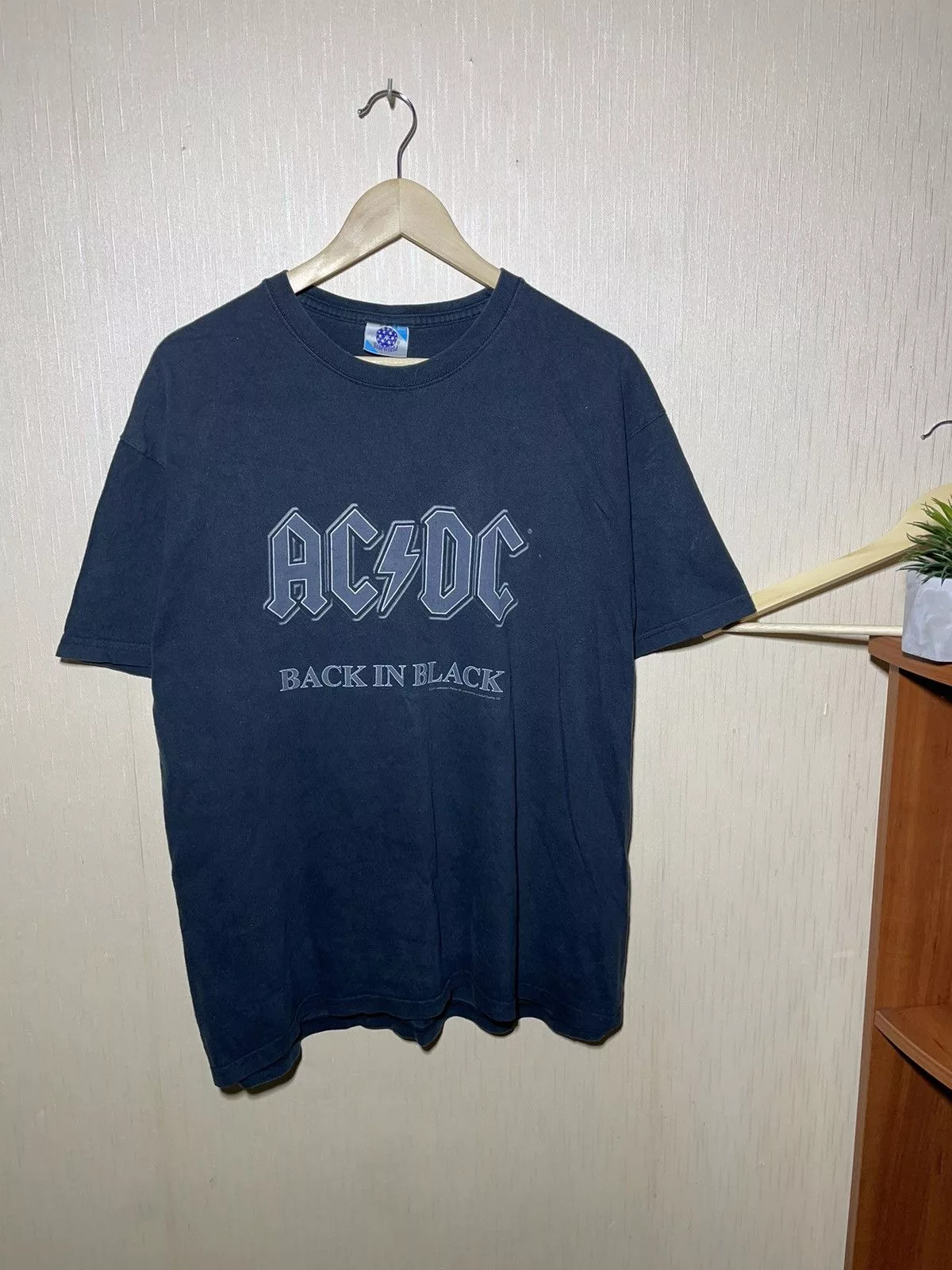 AC/DC Short Sleeve T Shirts AC/DC × Vintage AC/DC Back in Black 2004 vintage y2k T shirt Streetwear