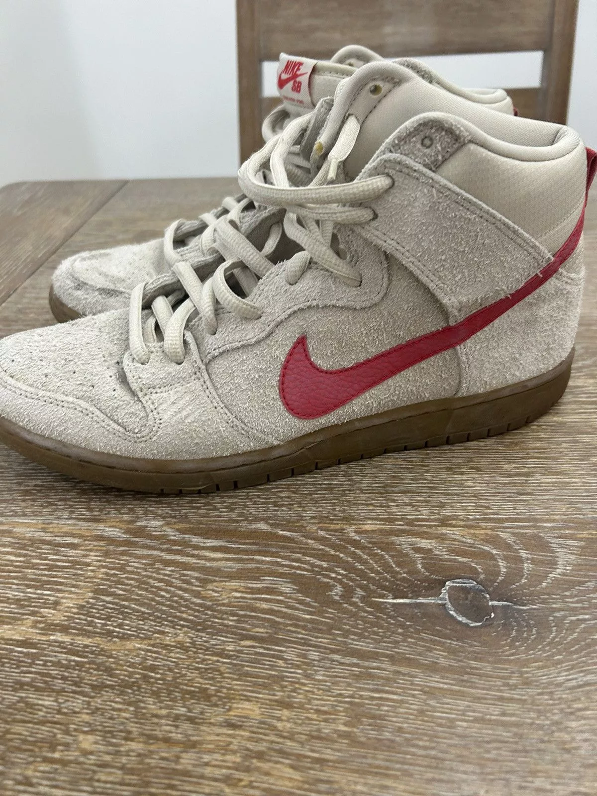 Nike Hi Top Sneakers Nike SB Birch Hyper Red Beige