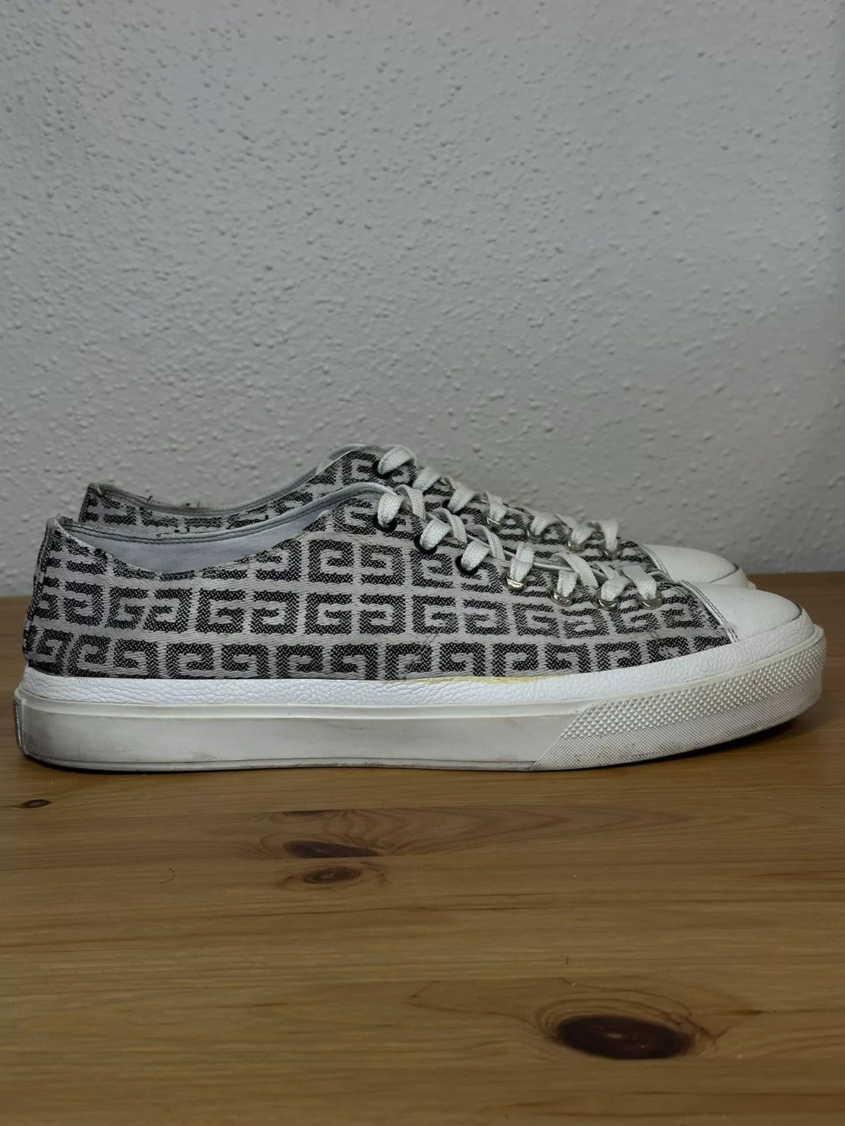 Givenchy Low Top Sneakers Givenchy City Low Sneakers White