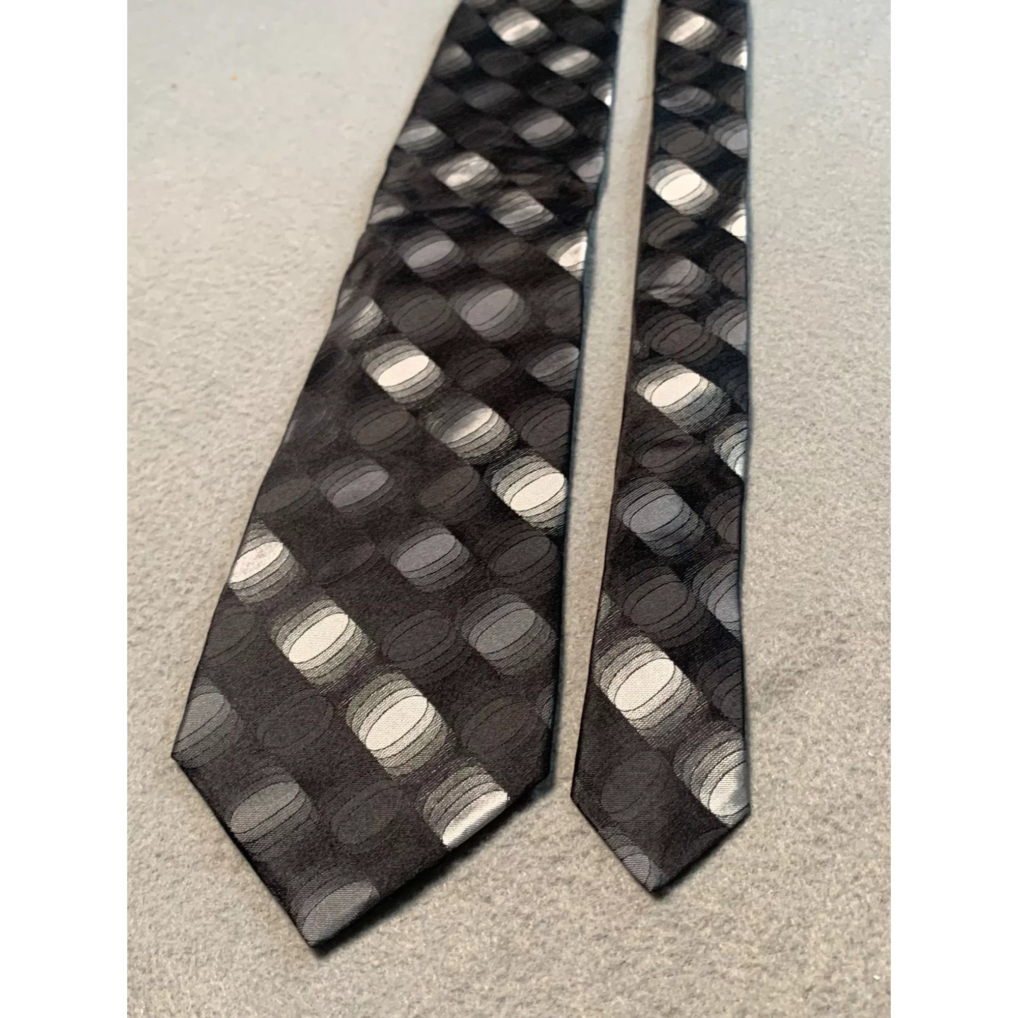 Murano Ties Pocketsquares Murano Extra Long Tie Silk Black Gray Circle Pattern Made in